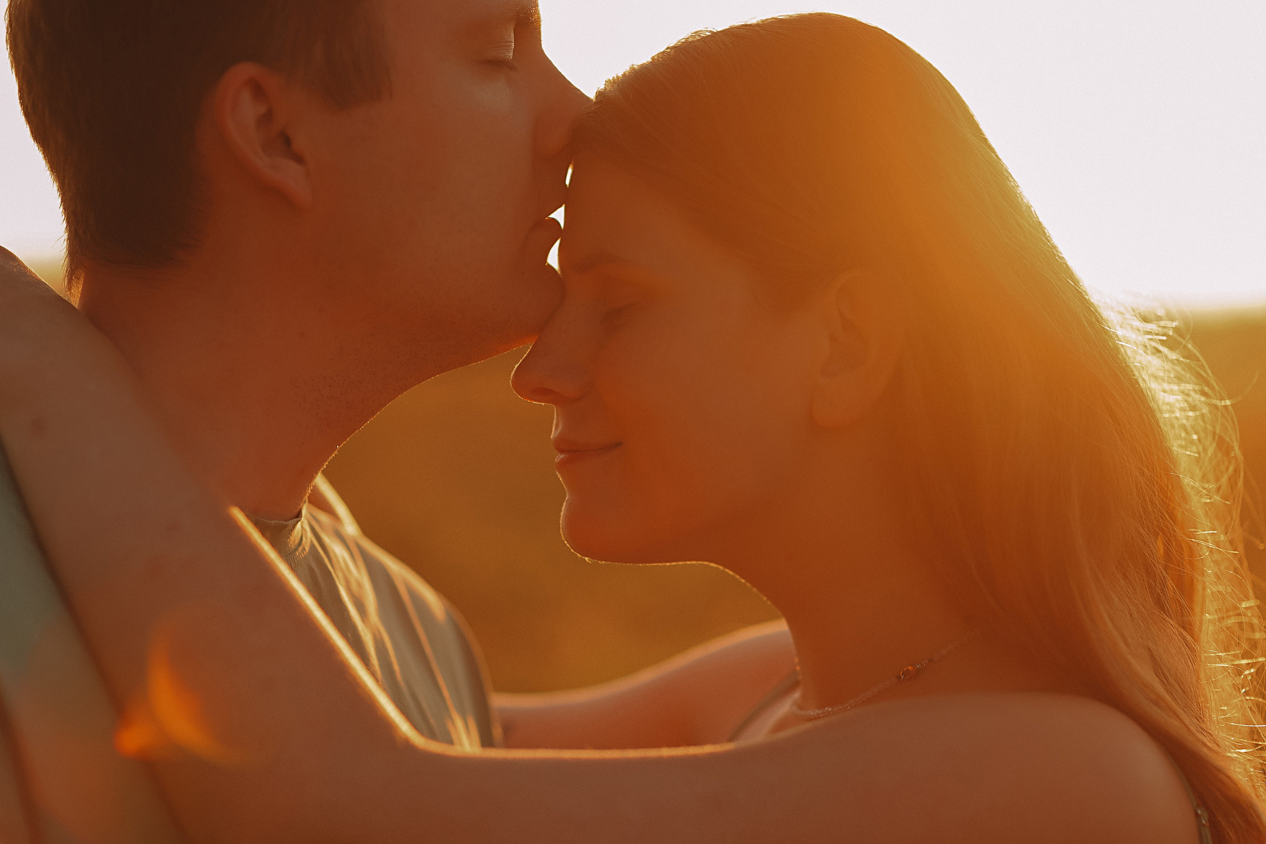 Закатное поле семейная. Семейный фотограф Тюмень, фотограф на роды Салмина Мария