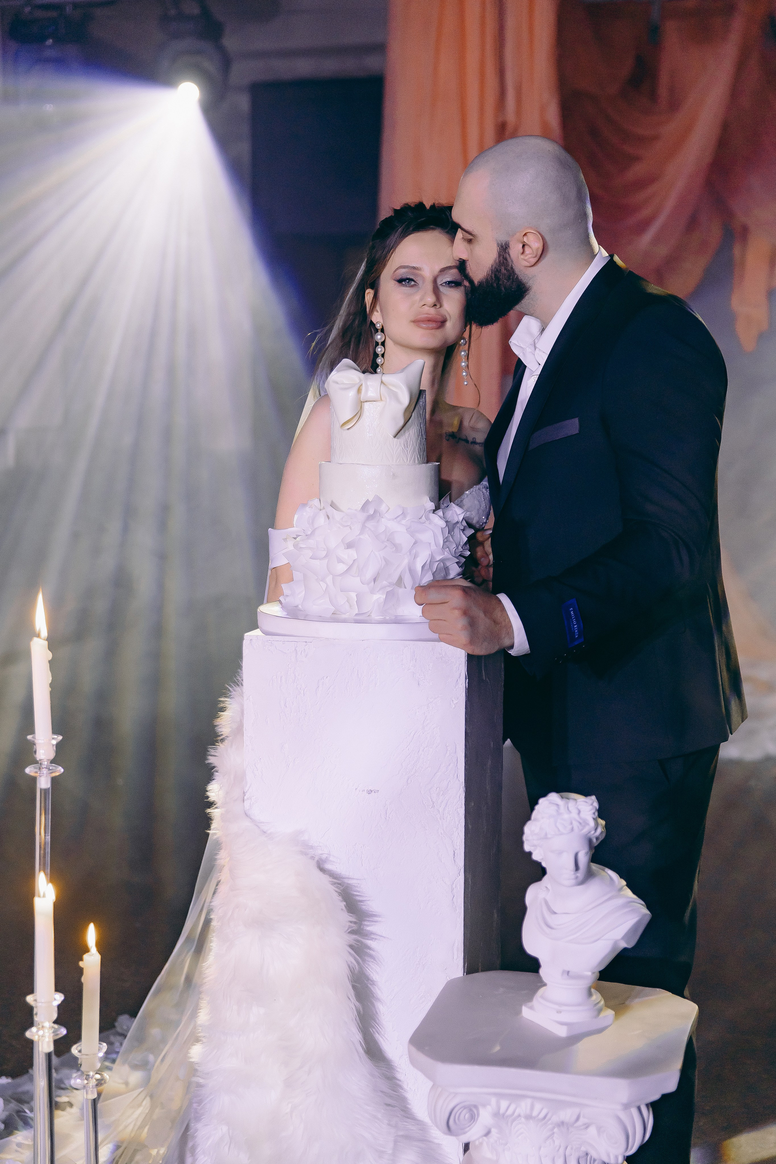 История торта Олеси и Владимира. Свадебный и семейный фотограф в Рязани Саша Крутых