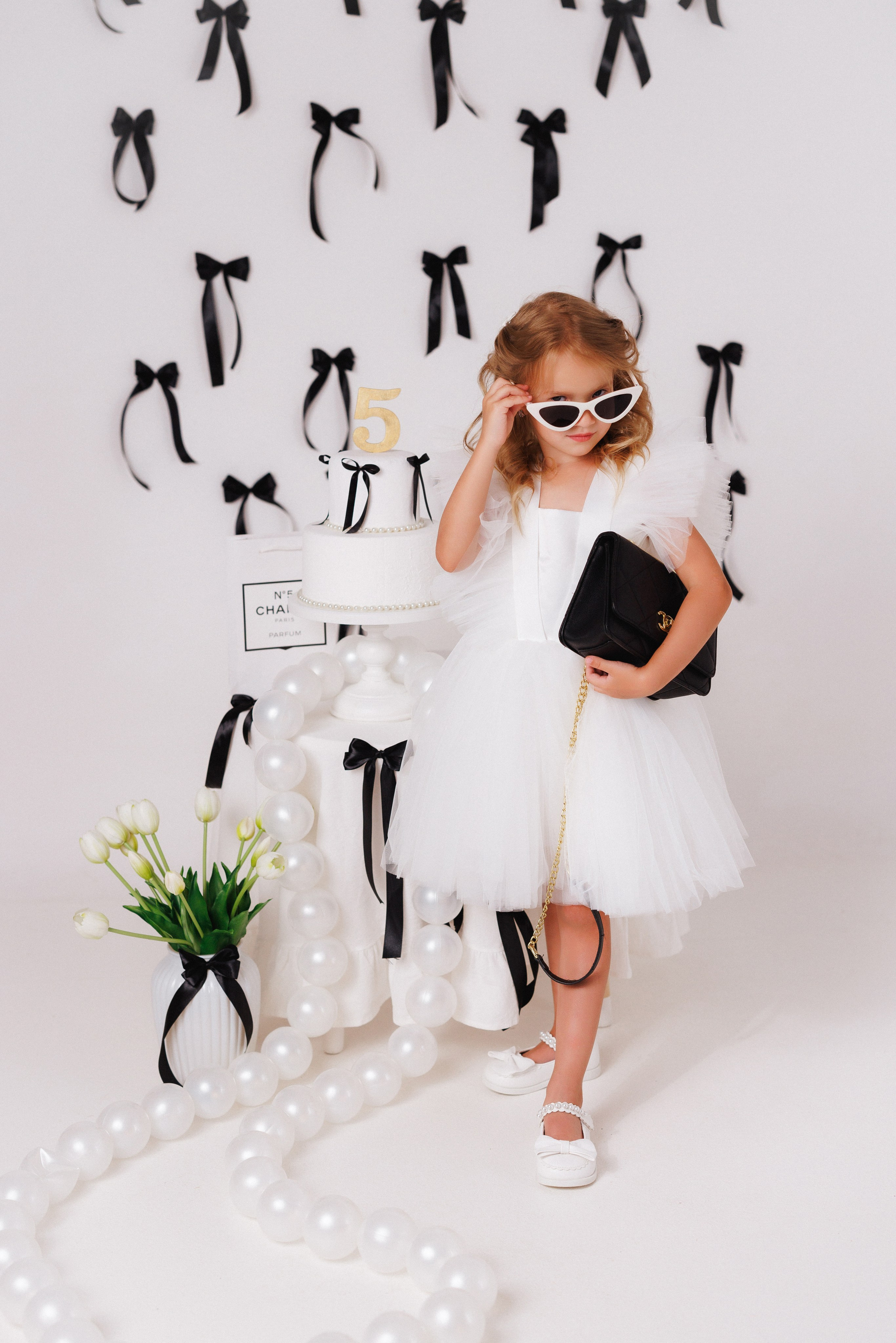 Детская фотосессия к Дню рождения для девочек, фотостудия «Антураж». Семейный и детский фотограф в Краснодаре Анна Трашкова