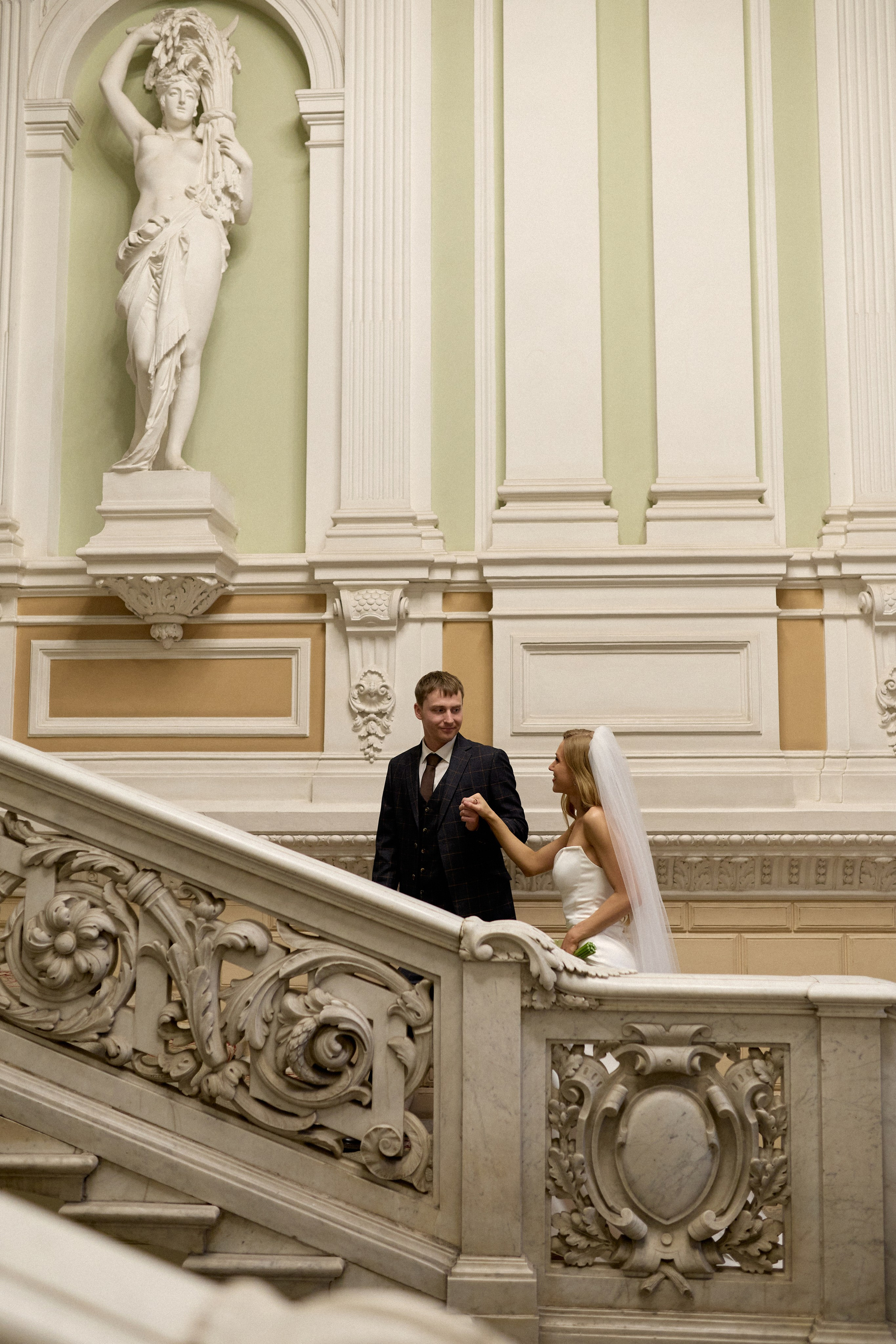 Свадебная фотосессия в Дворце Бракосочетания № 1. Сестры Карабаза. Фотографы и ретушеры в Москве и Санкт-Петербурге