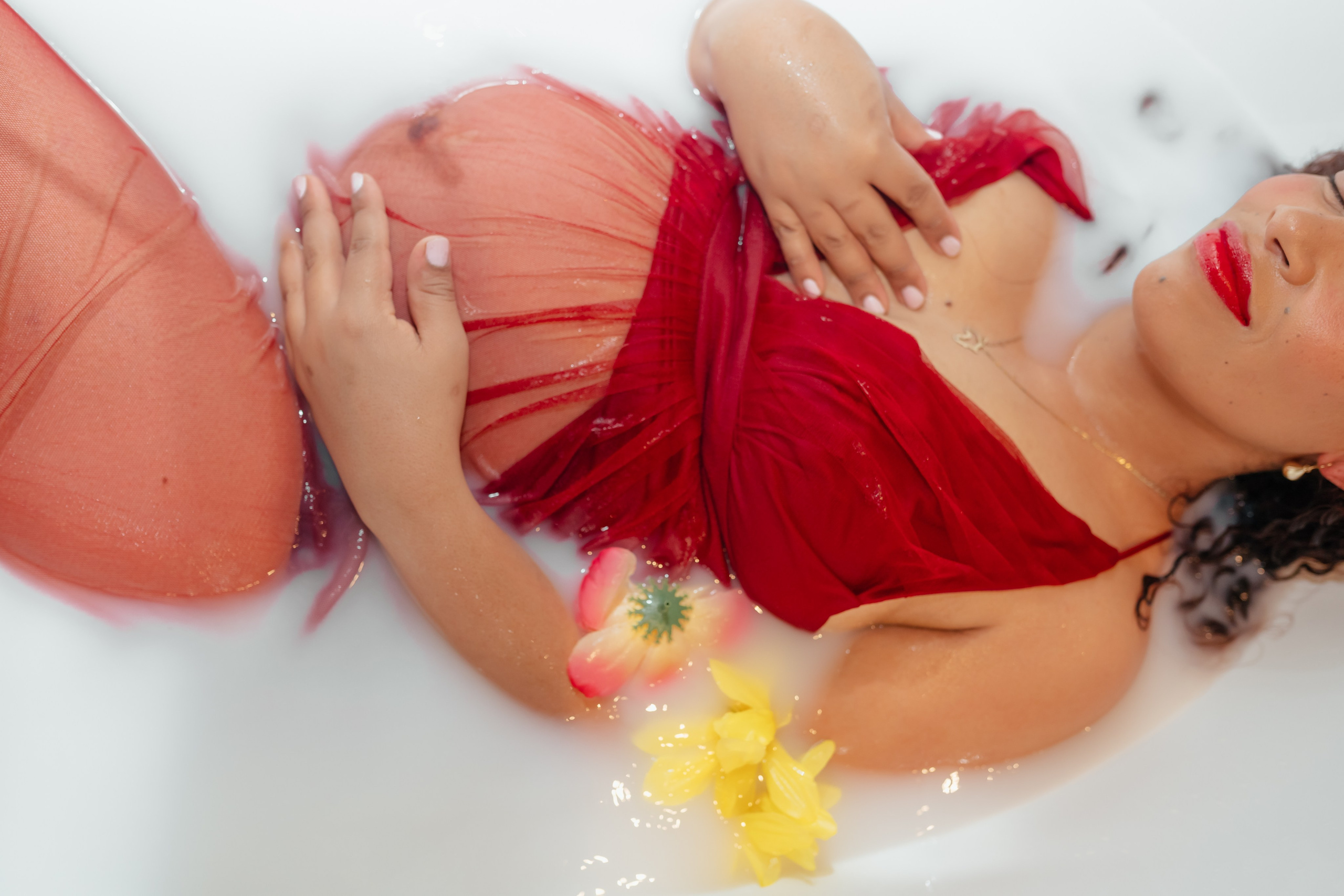 Didi’s maternity photoshoot. Gaukhar Baimagambet — Photographer and Videographer