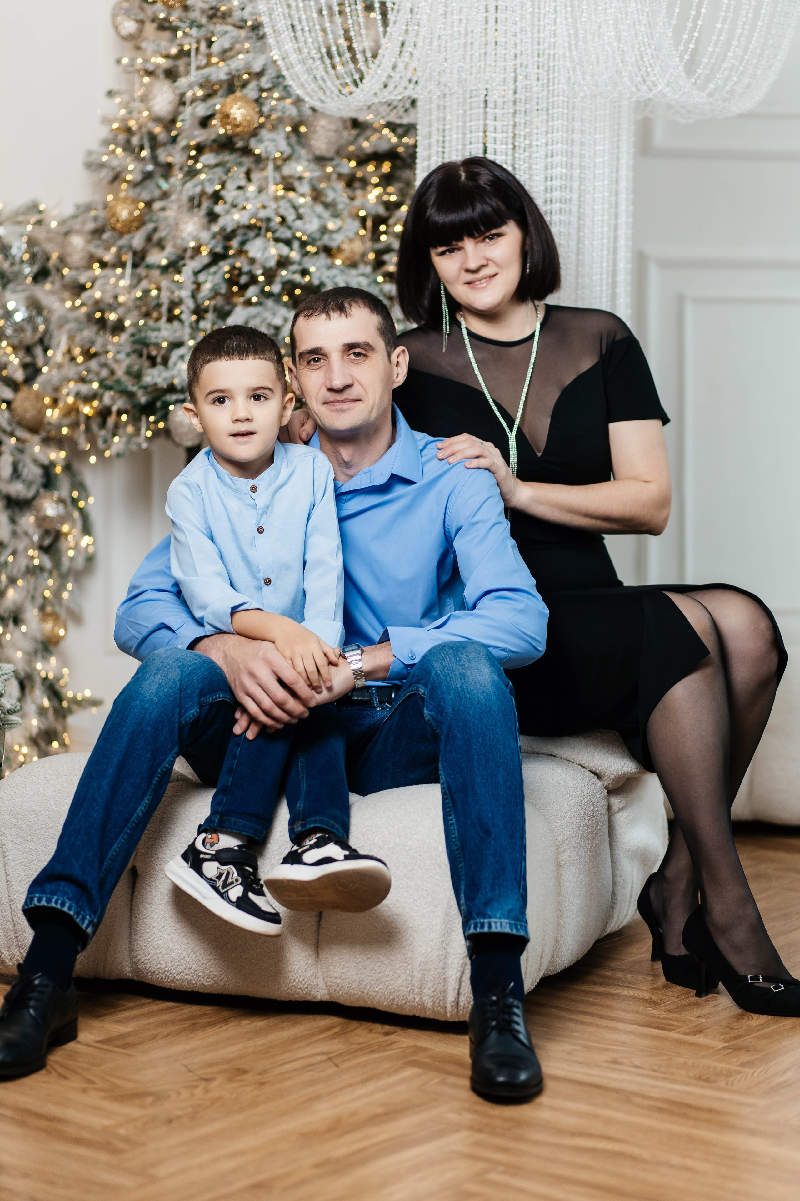 Мария, Валентин и Егорушка НГ 2026. Женский фотограф в Оренбурге Ирина Заводчикова