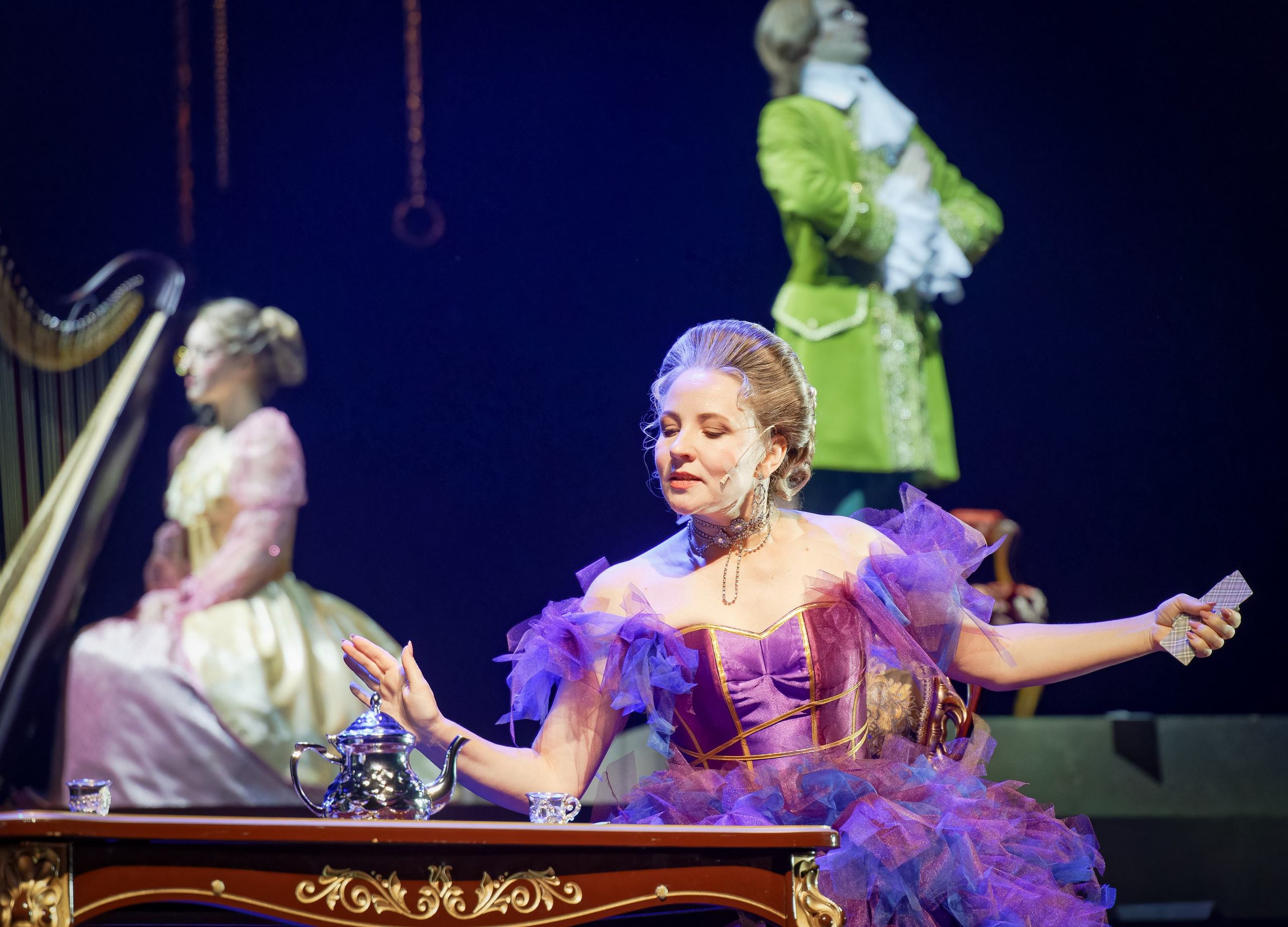 Опасные связи_Чехов-центр. Фотограф. г. Южно-Сахалинск. Олег Толстов