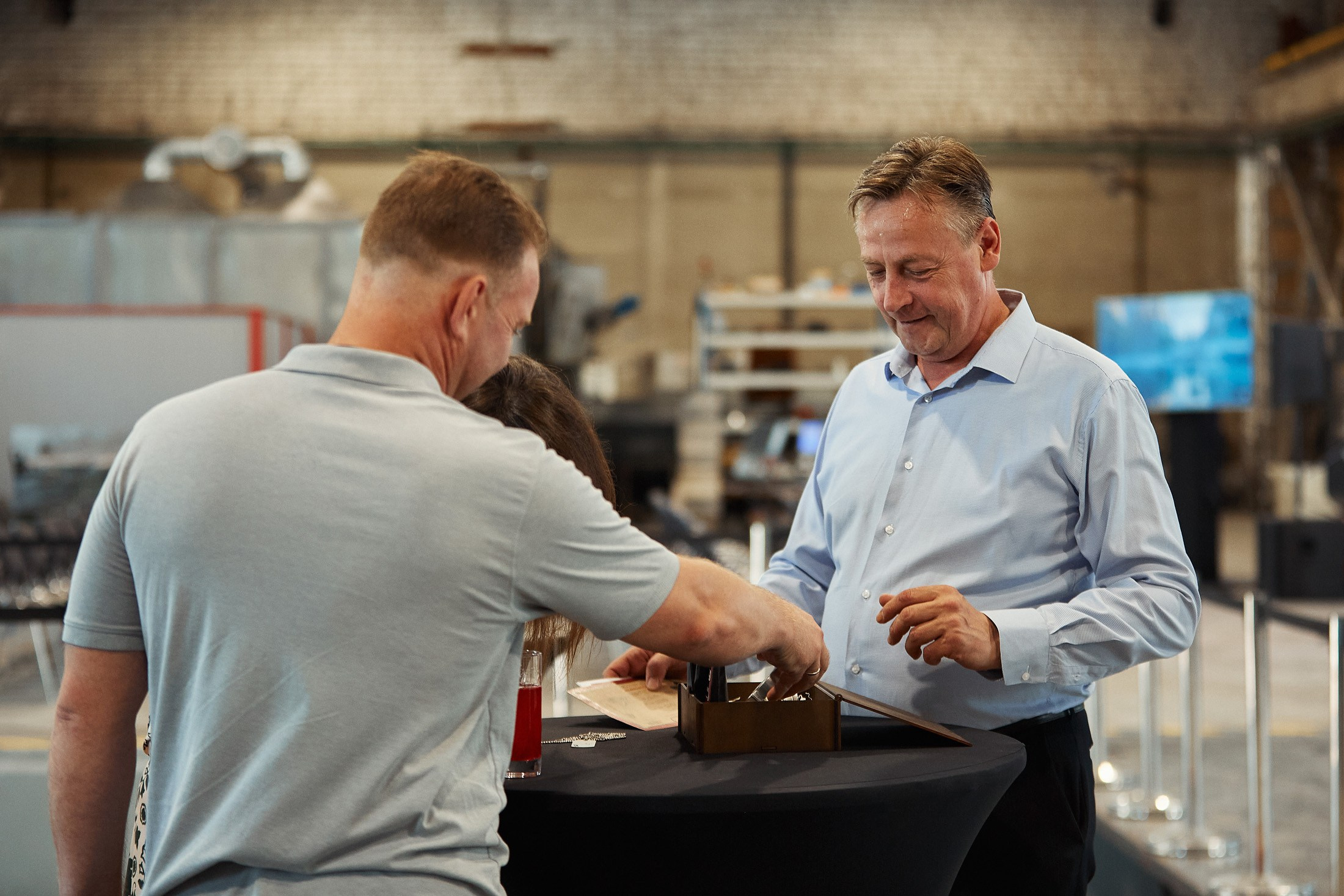 EMG / Международный форум / Презентация нового высокоточного станка. Антон Артюшин, портретный фотограф. Москва