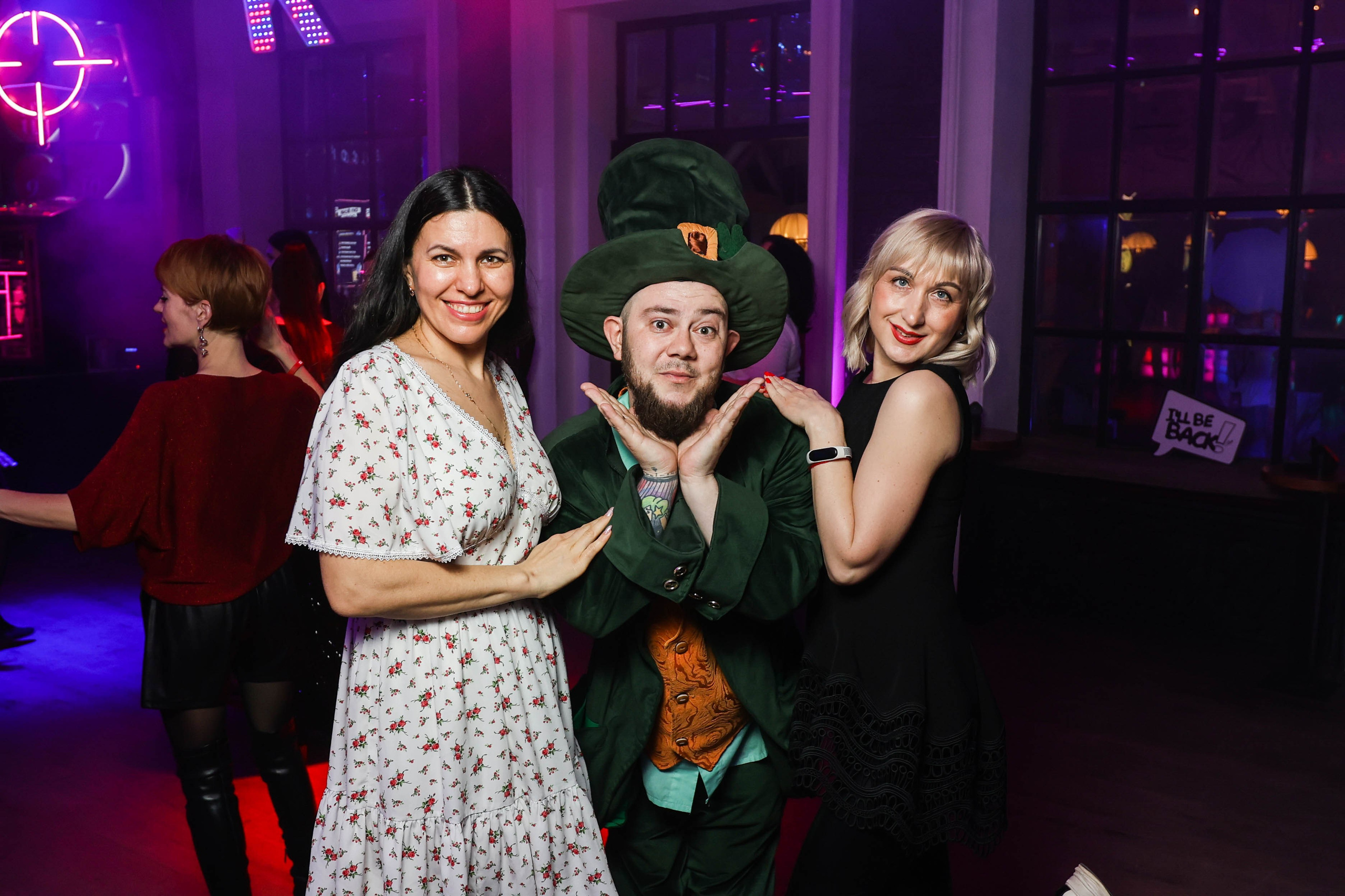 БАР РУКИ ВВЕРХ