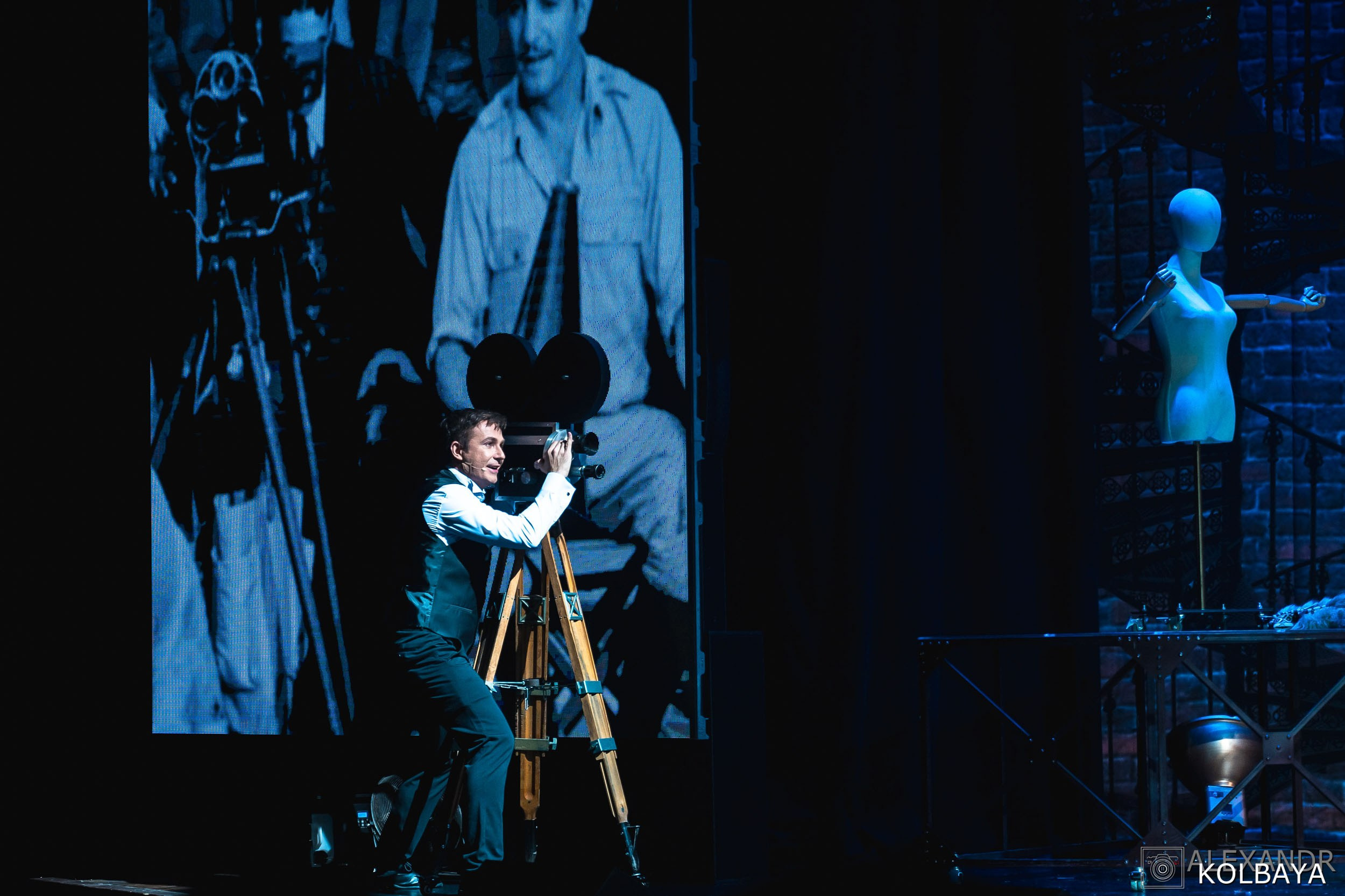 Фотографии со спектакля «Привет, я тетя Чарли». Концертный и театральный репортажный фотограф в Москве Александр Колбая