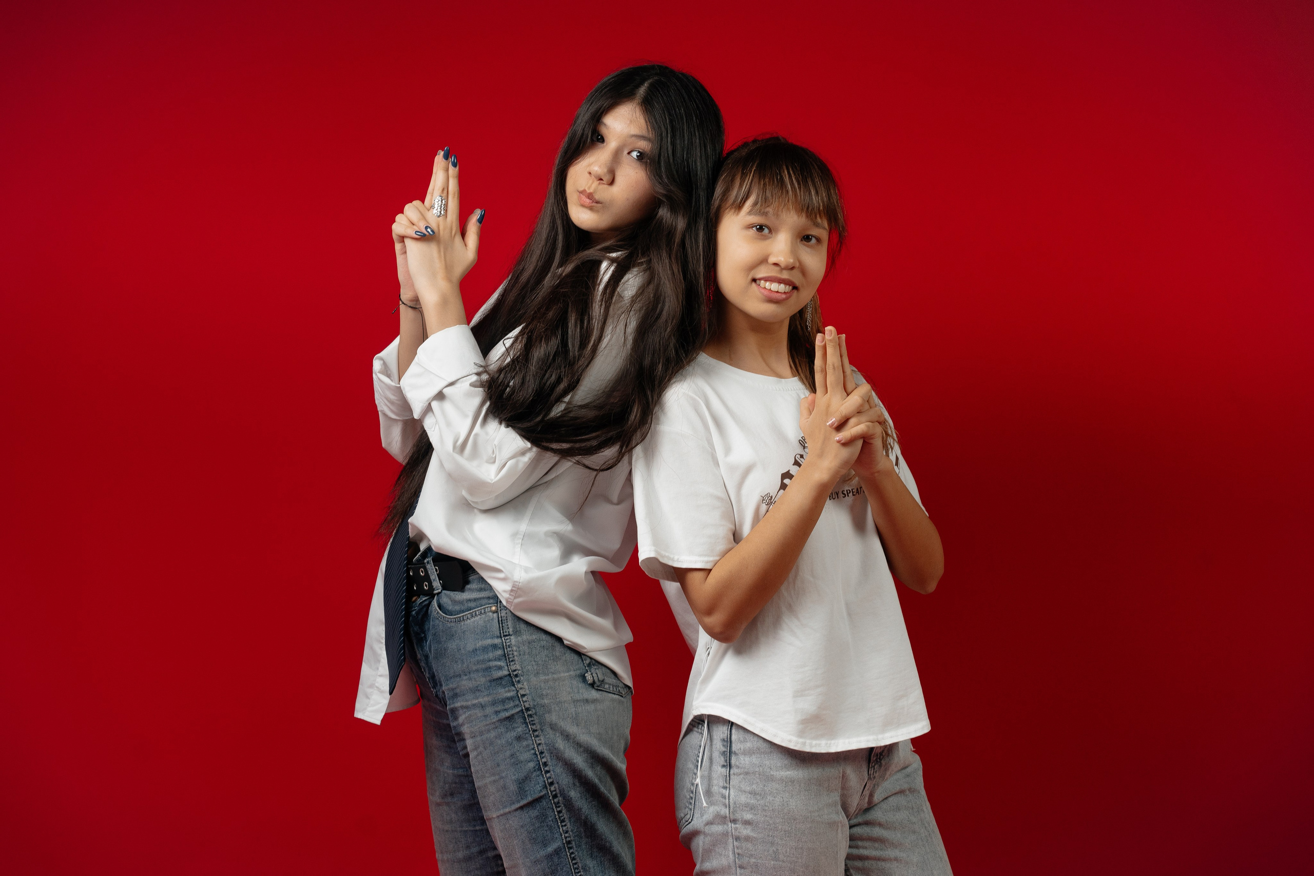 По двое. Выпускные альбомы в Нур-Султане (Астана) и по всему Казахстану