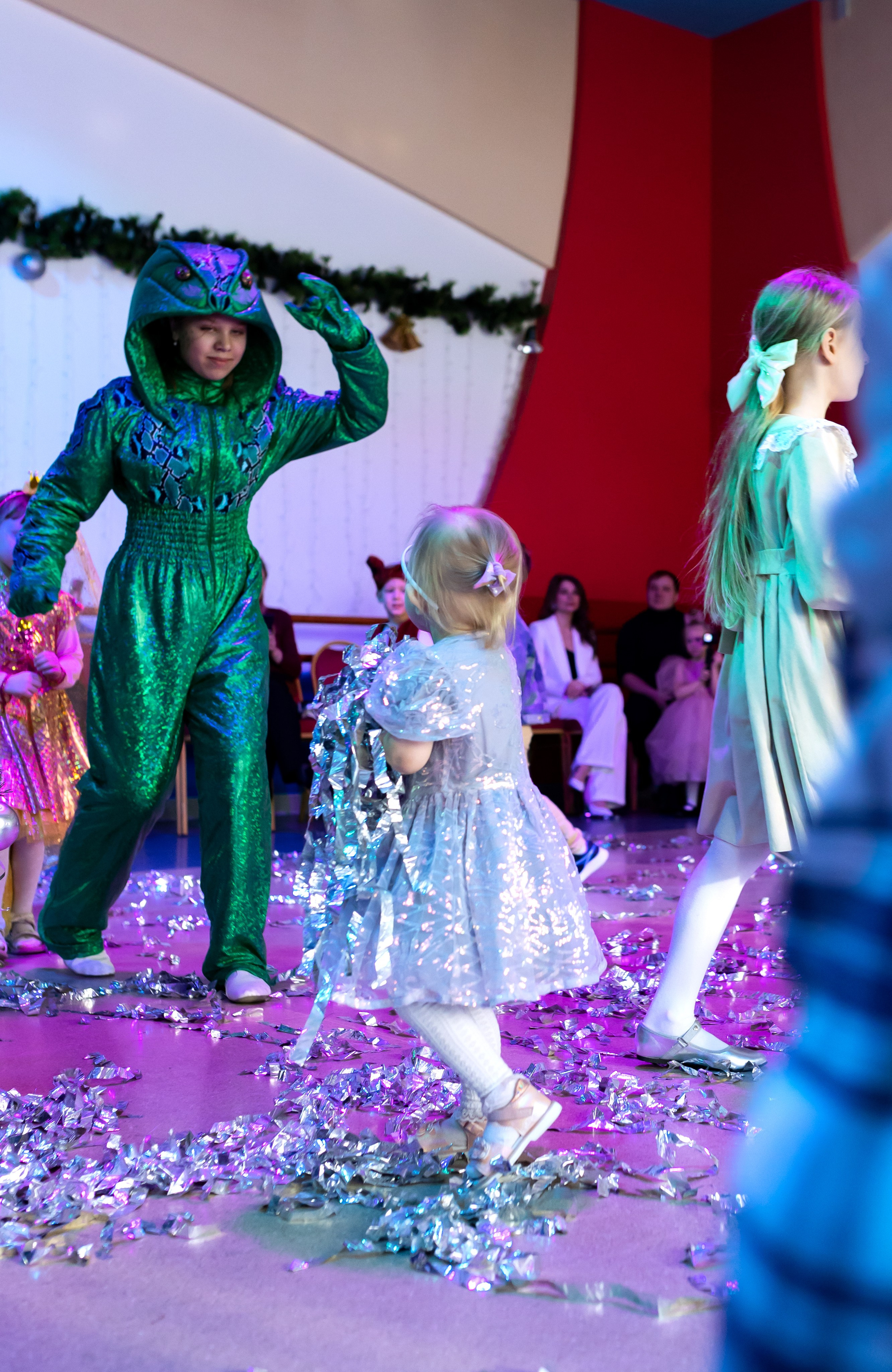 Утренник в ДОФ 04.01.25. Ольга Смирнова юрист, фотограф