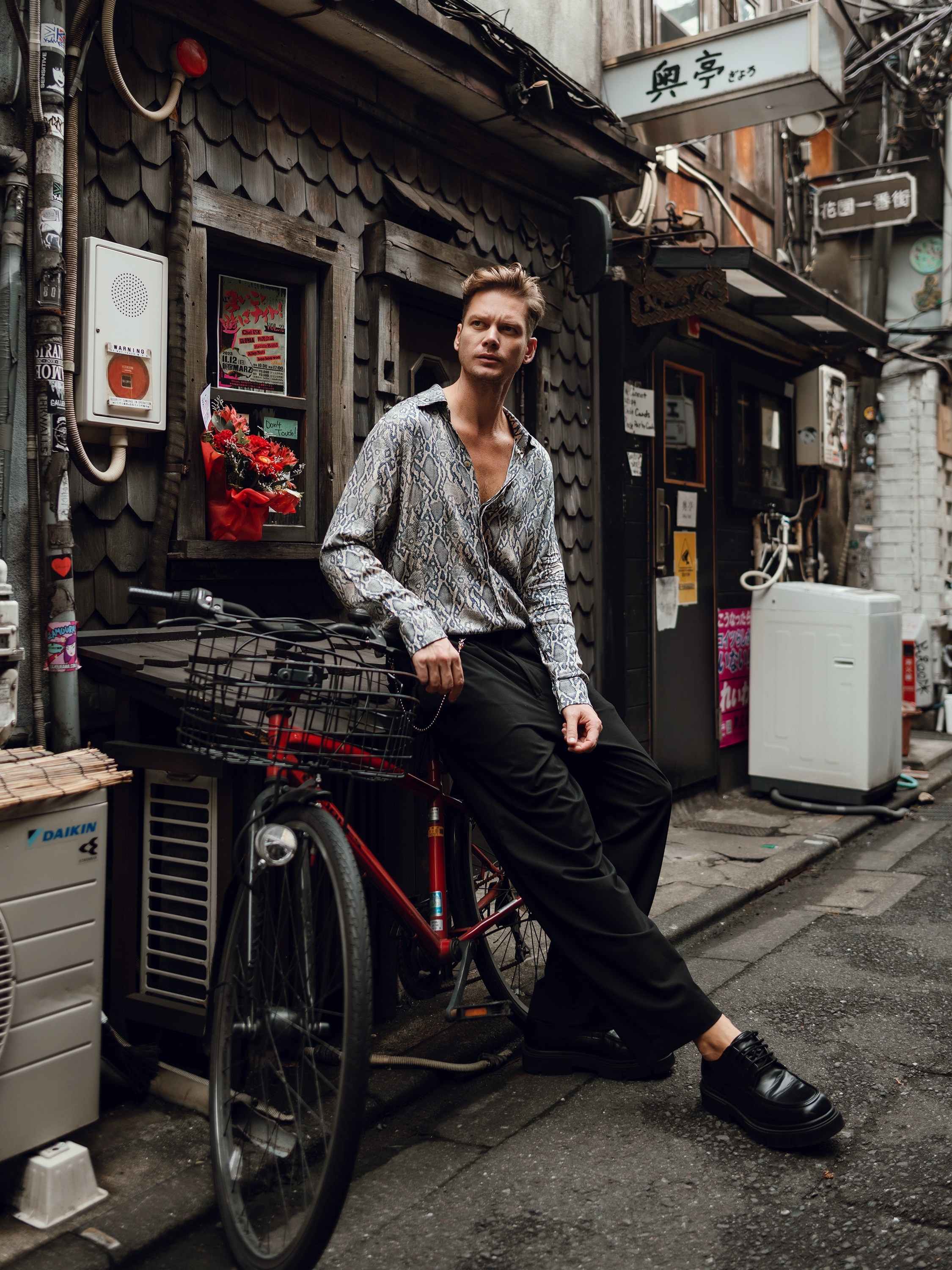 Men's photoshoot in Tokyo. Photographer in Tokyo Anatolii Ozarto