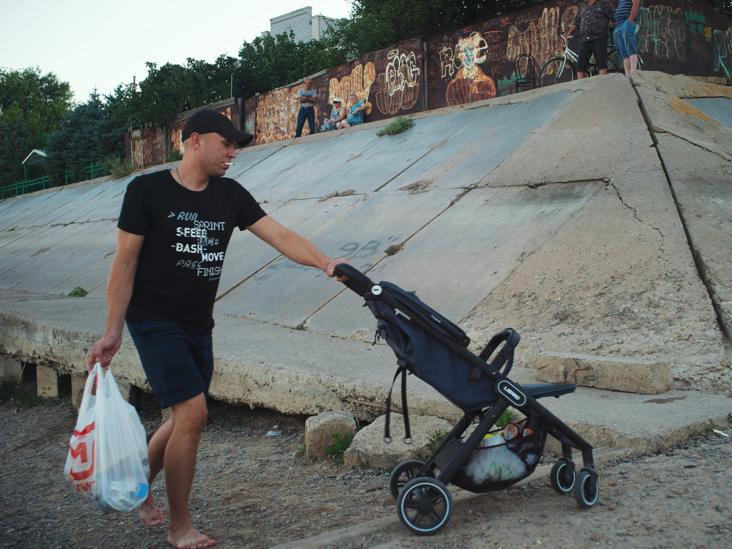 The embankment of the city beach in the Trusovsky district