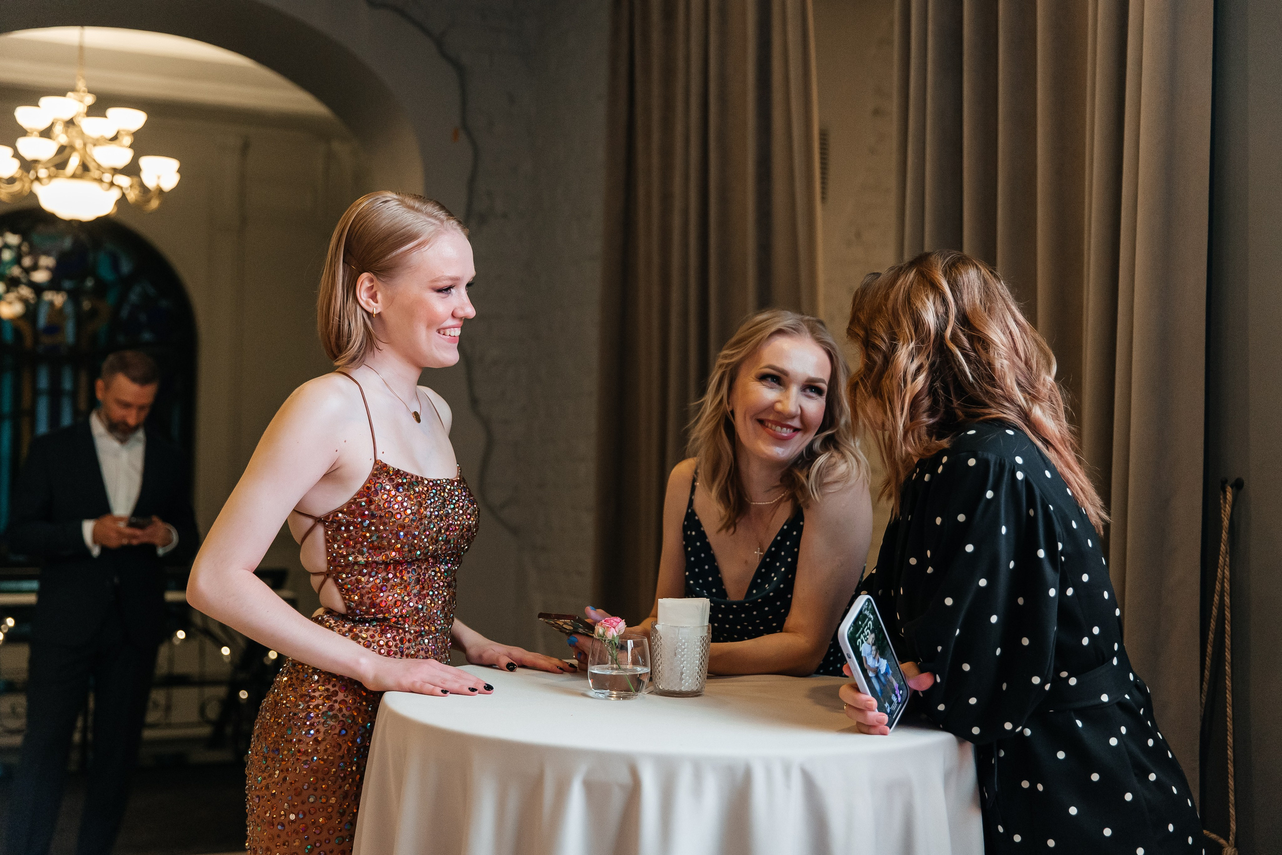 2023-06-23 Выпускной МБОУ СОШ № 10. Фотограф в Красноярске