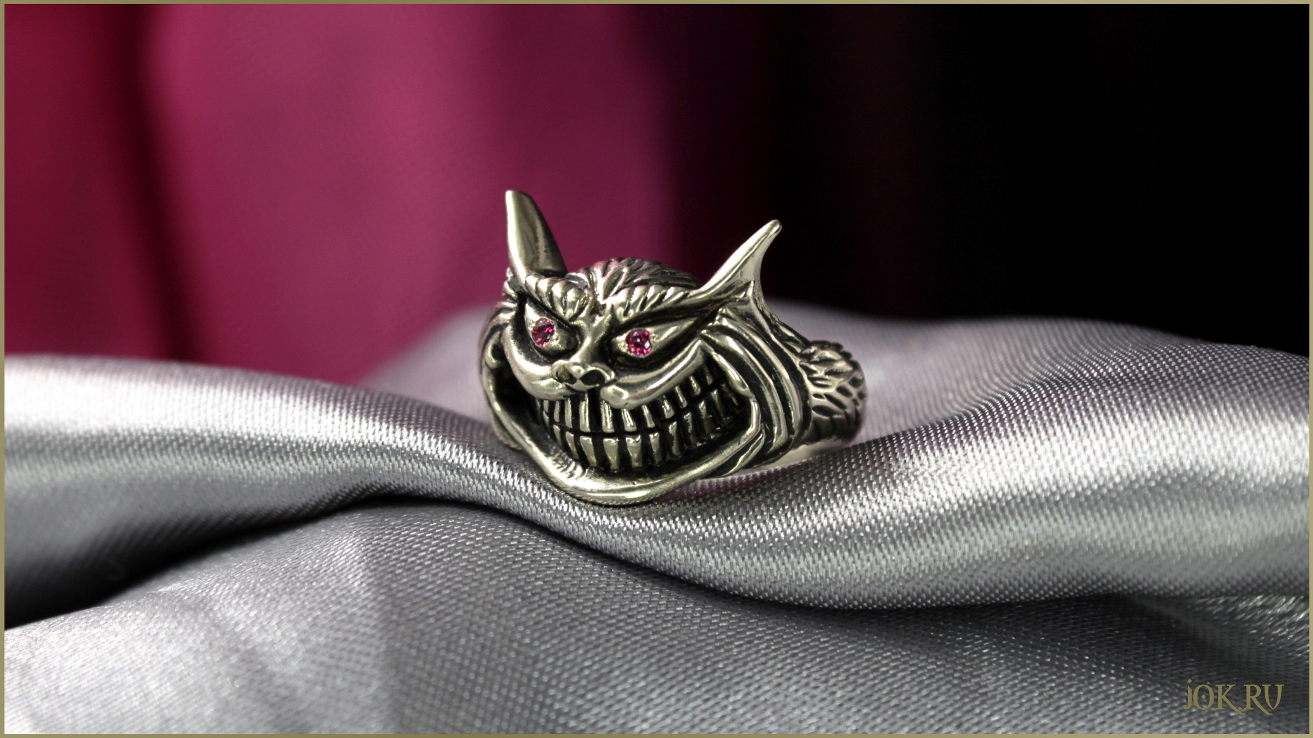 Погружение в Фэнтези: Уникальное Кольцо с Чеширским Котом и Красными Акцентами