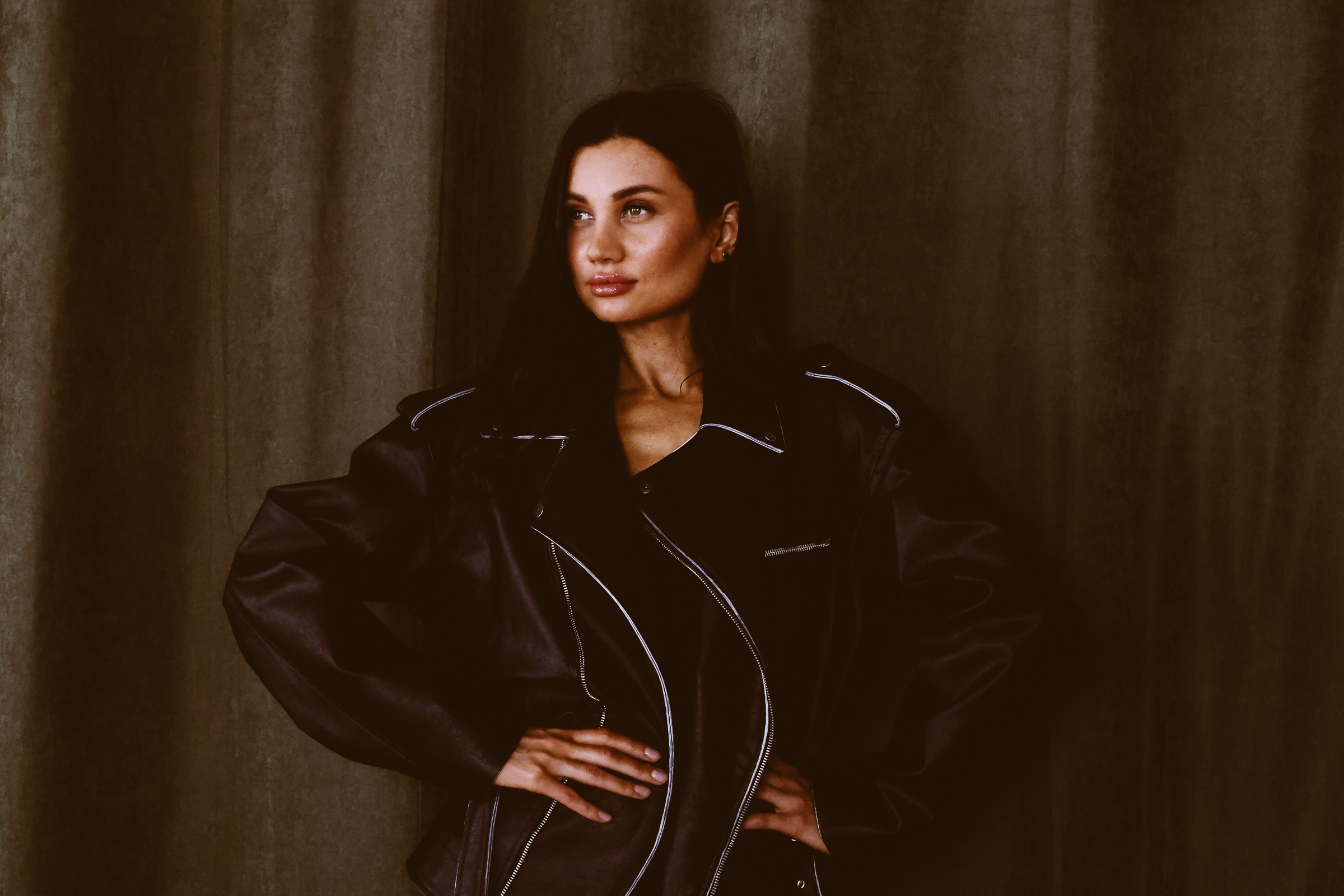 ЖЕНСКИЕ ПОРТРЕТЫ СТУДИЯ 2025. Фотограф Красноярск съемки лавстори, фотосессия в студии, портретная съемка, творческие фотосессии