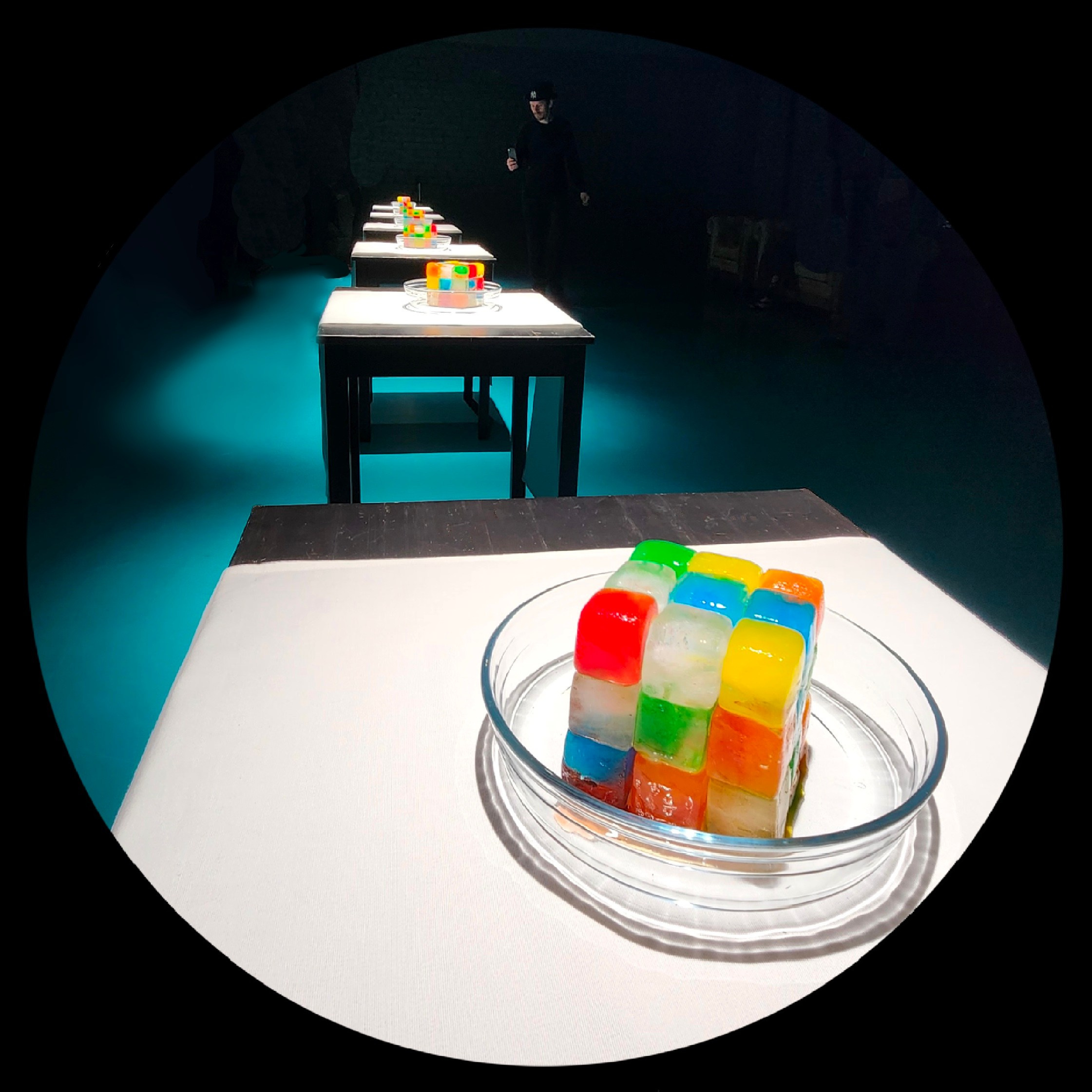 Саморазрушающаяся инсталляция