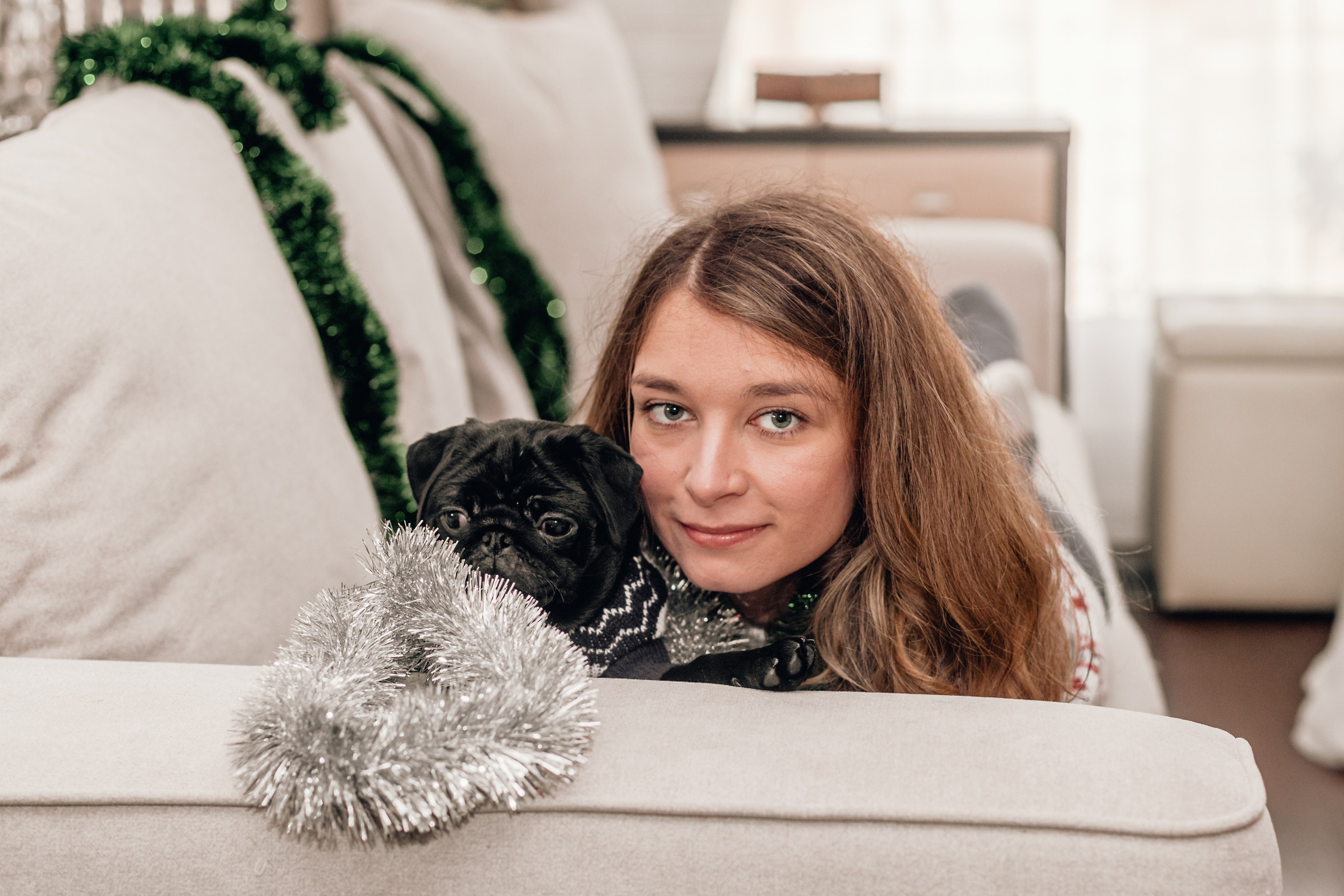 Домашняя фотосессия Оли и двух ее мопсов. Фотограф-анималист Татьяна Степанова