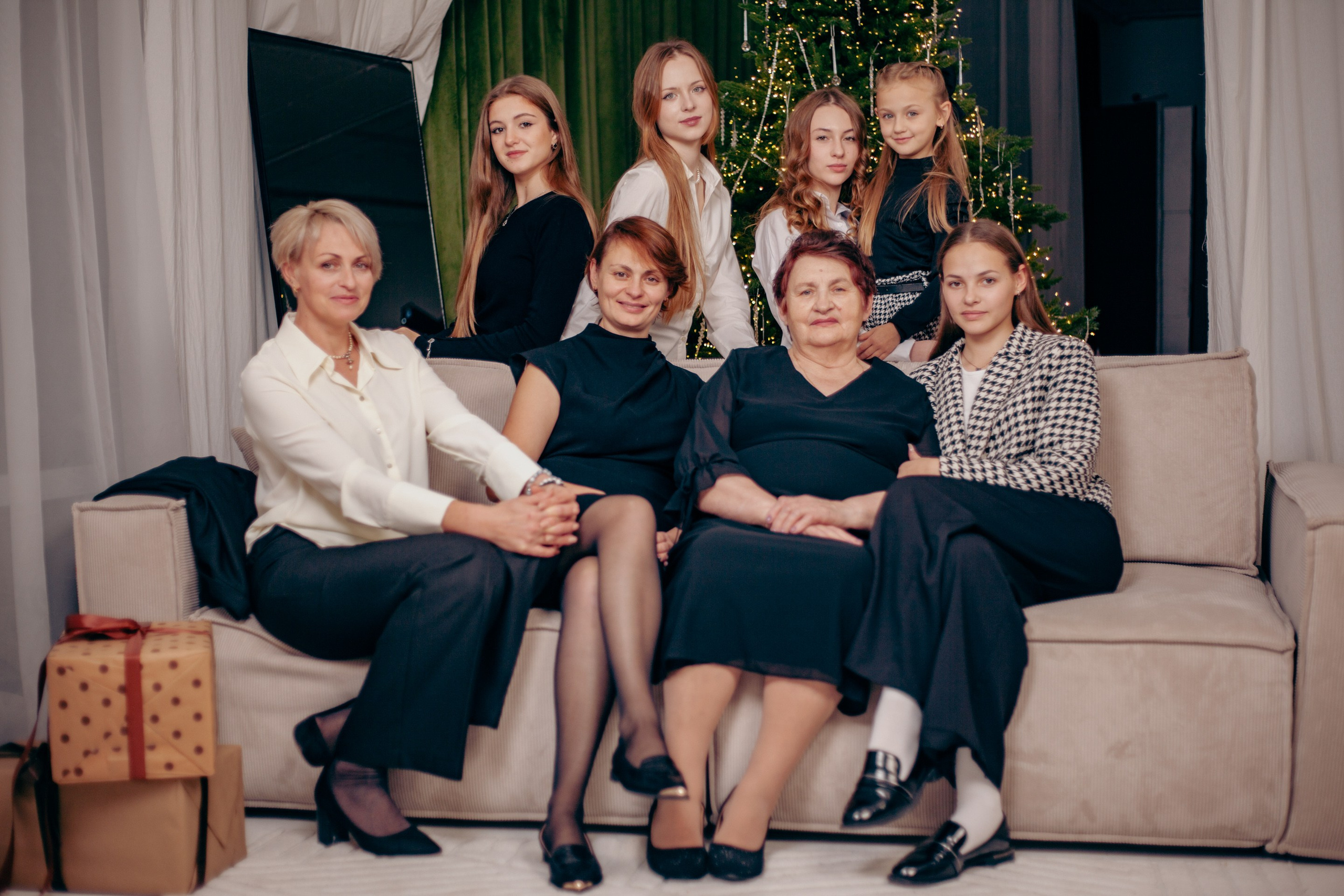 Новогодняя Студия. Уличный фотограф Города N