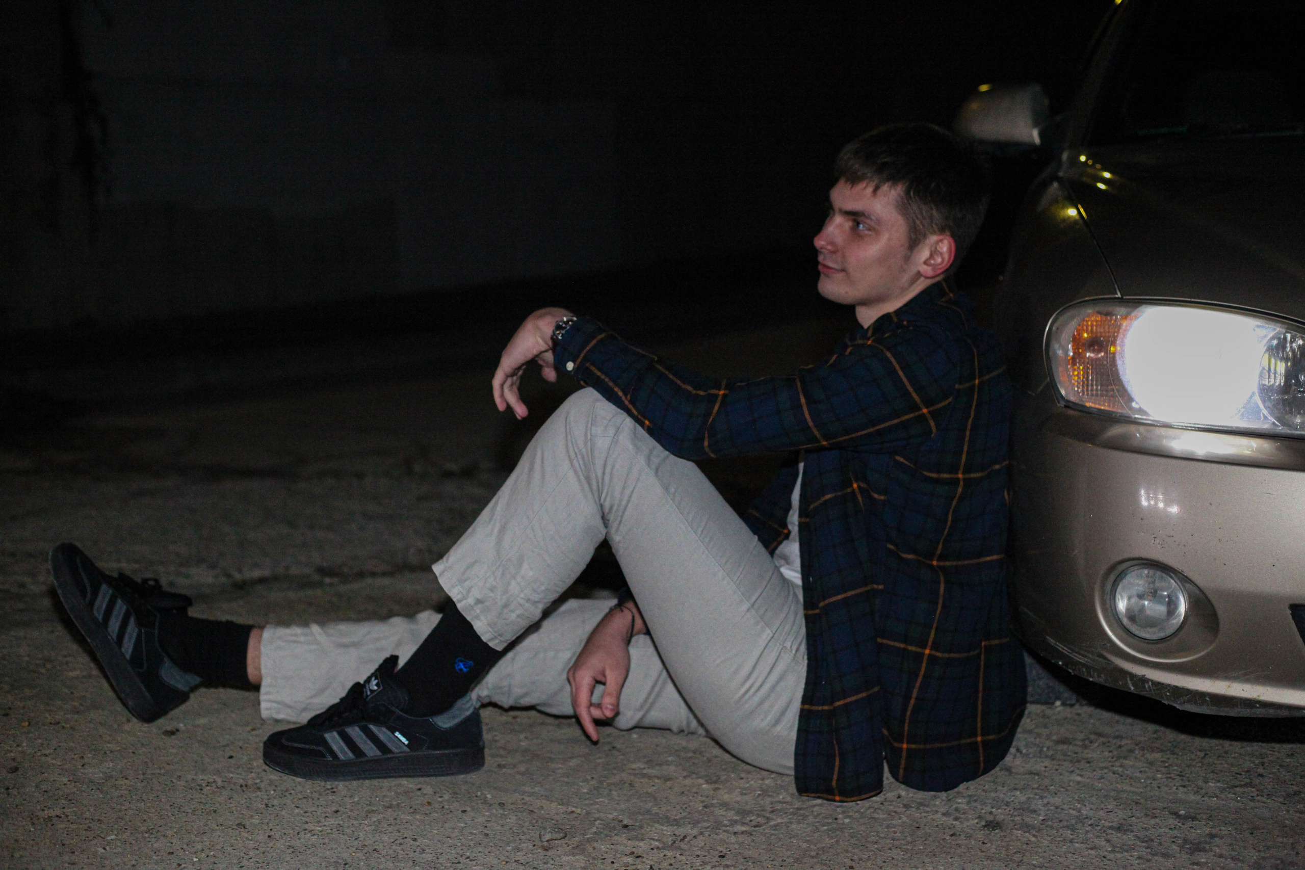 «Затянутая тишина: воспоминания прошлой жизни». Уличный фотограф Города N