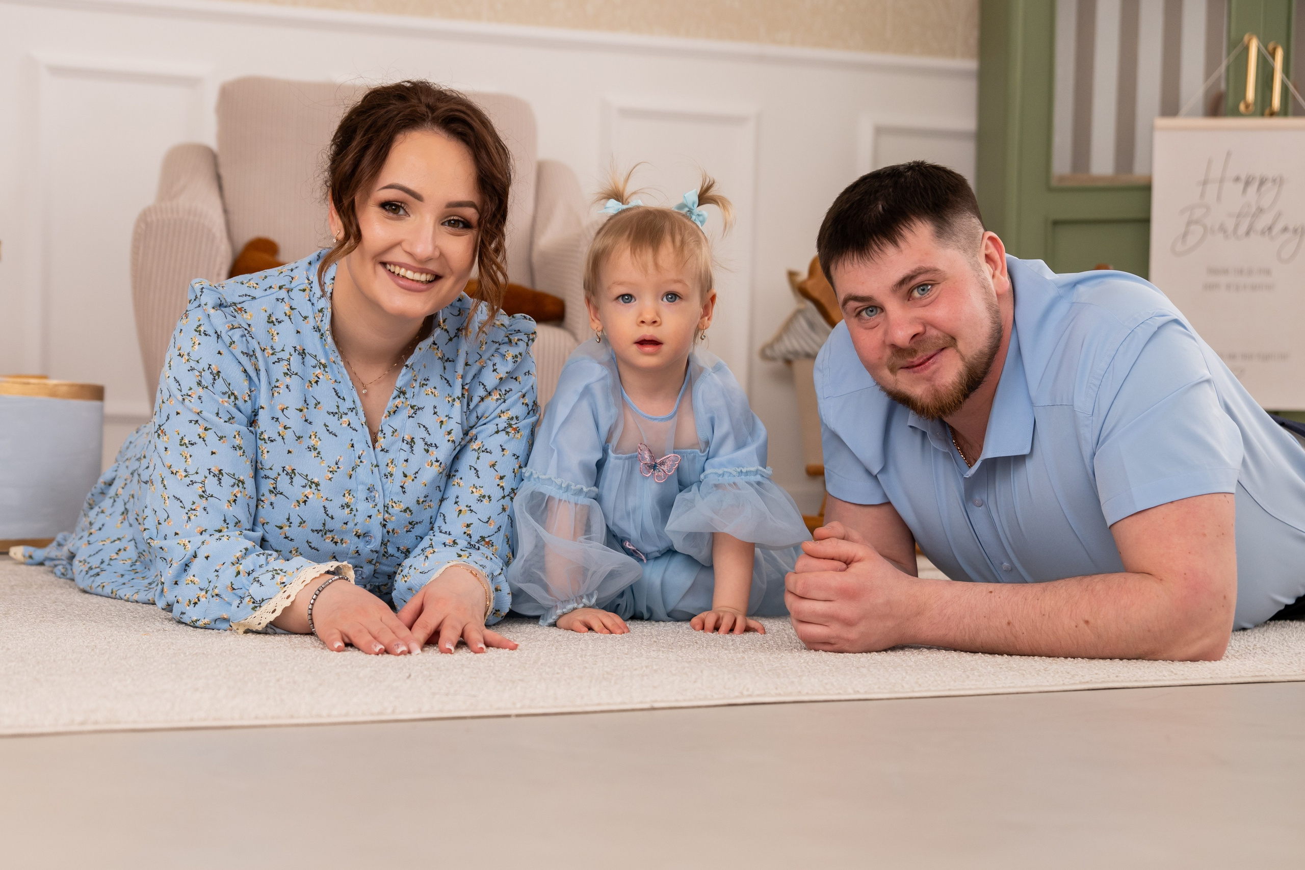 Александр и Анастасия и доченька Юлечка (1). Я Ольга Казанцева, фотографирую снимаю ваши киноистории и печатаю фото и цифровые портреты на холсте