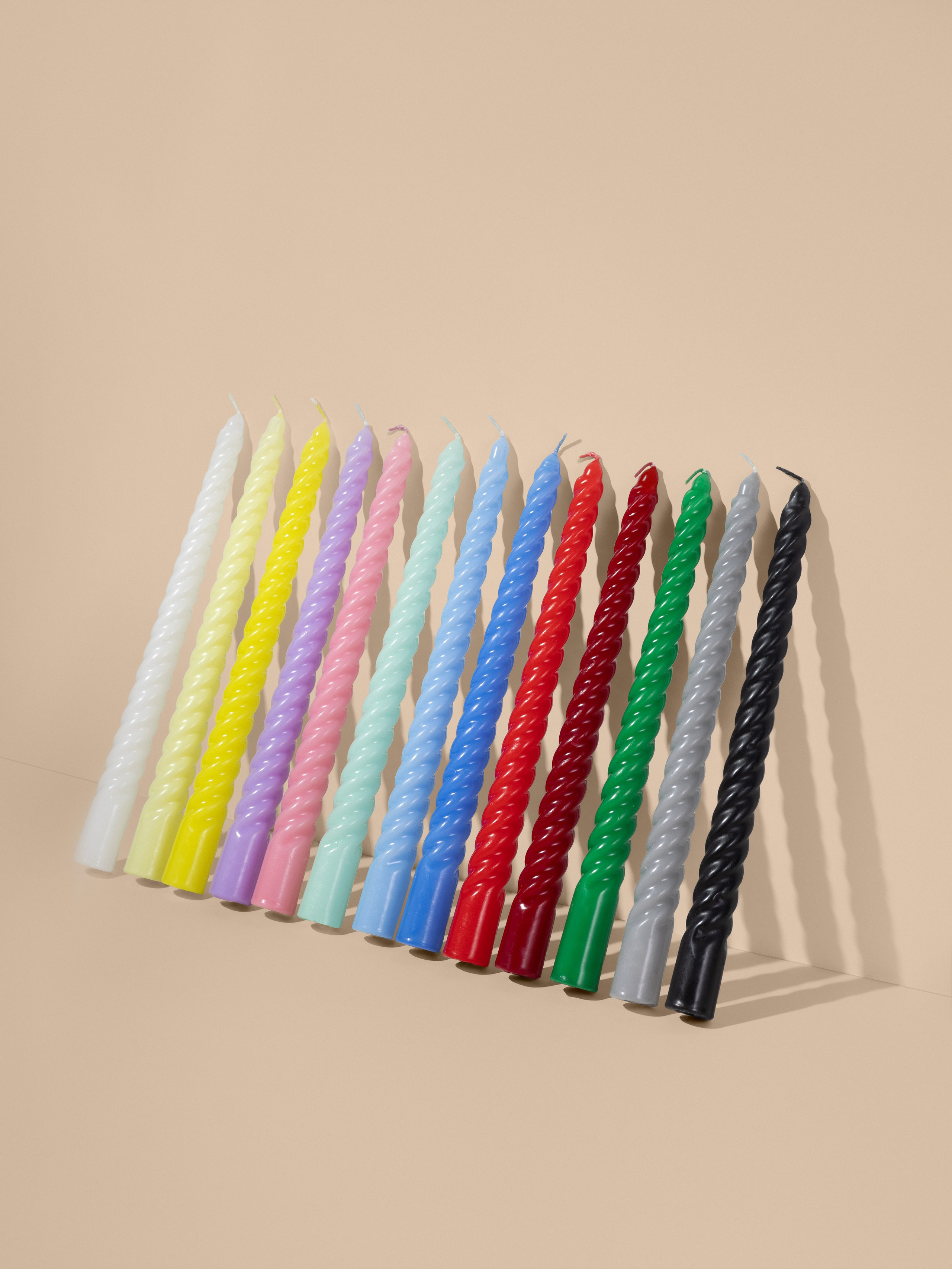 Свечи формовые из парафина. Предметный фотограф Северова Екатерина | Профессиональная предметная съёмка фото и видео в Санкт-Петербурге