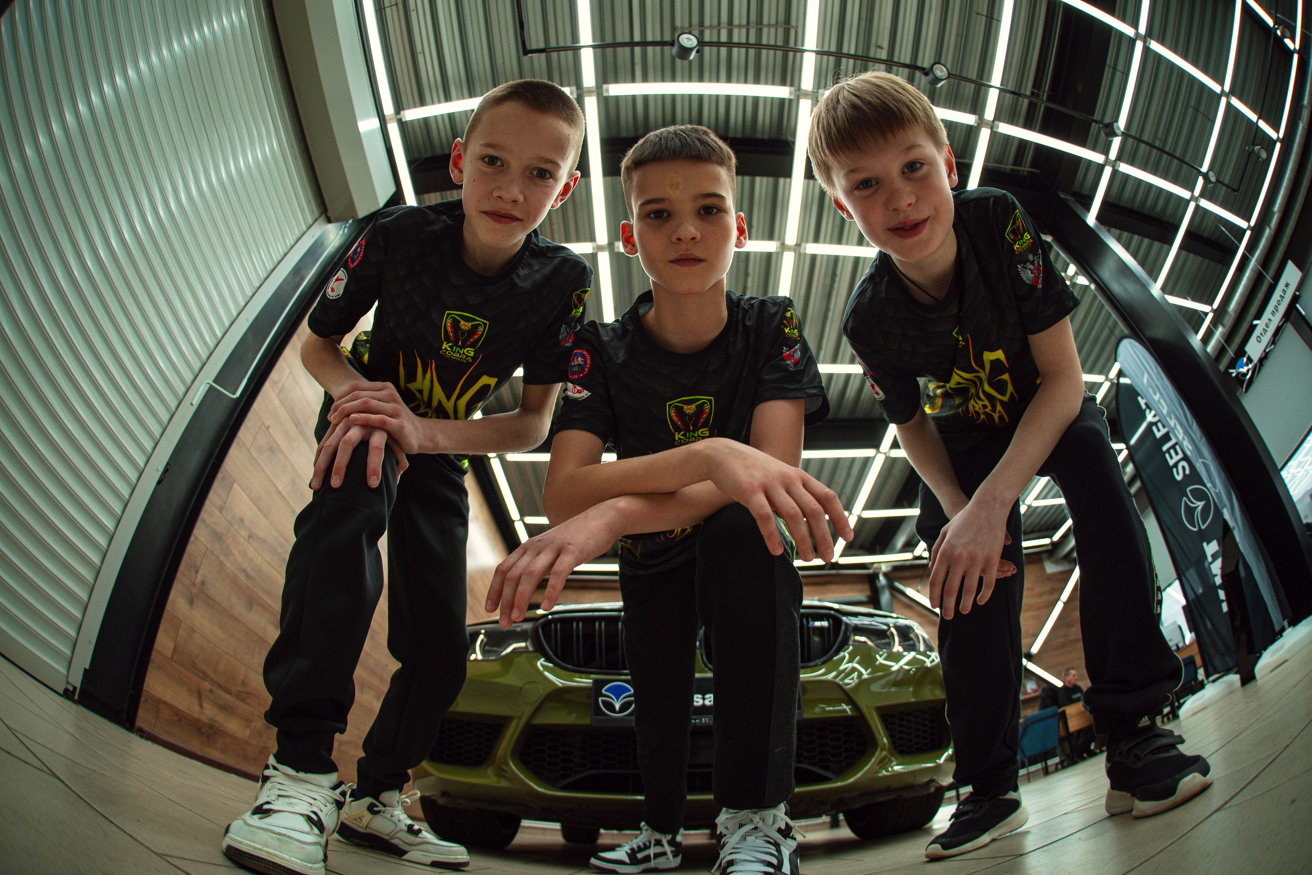 Автосалон КИТ и спортивная команда KINGCobra фотосессия. Бизнес фотограф Ижевск — Назаров Роман