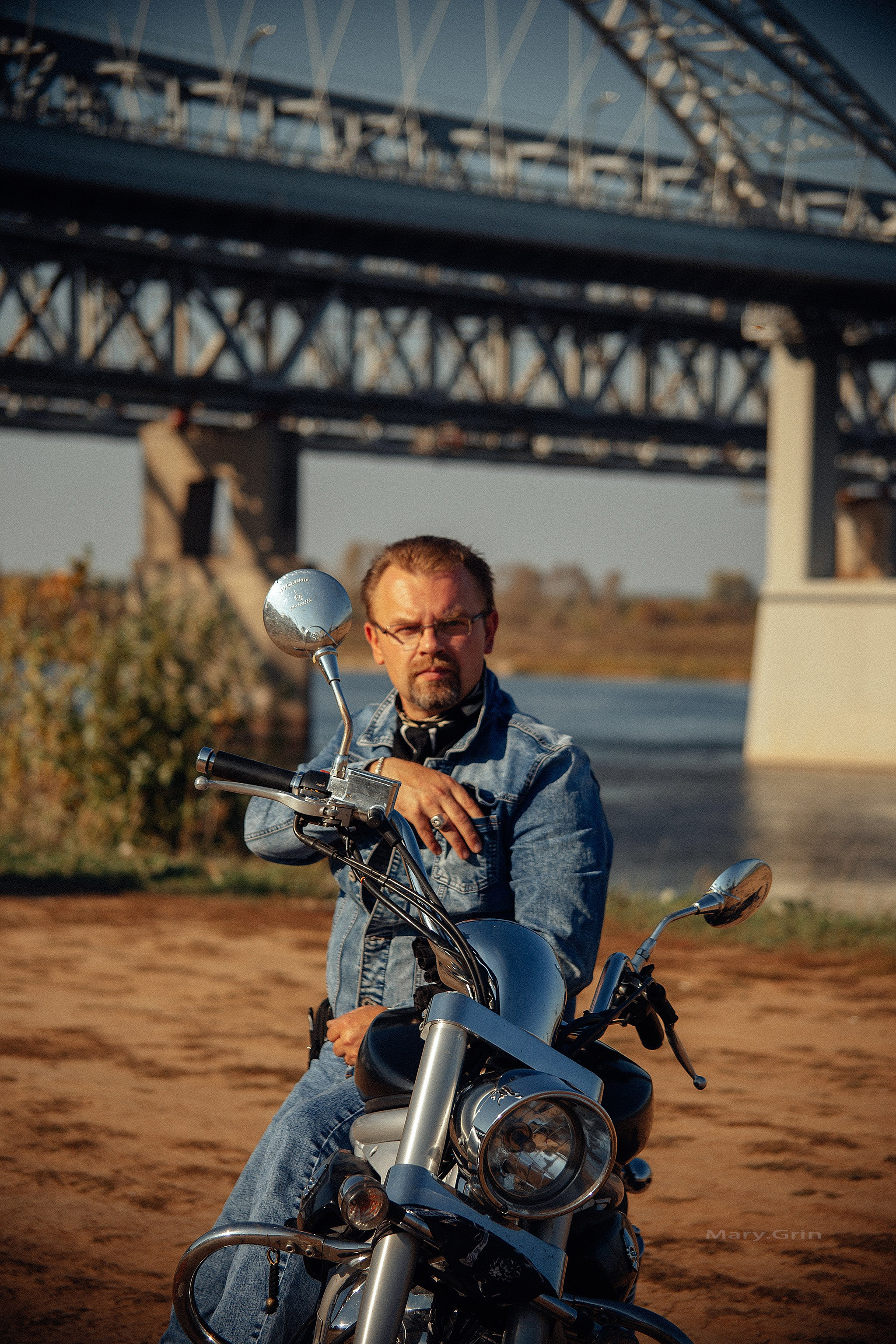 Дмитрий с мотоциклом. Детский и семейный фотограф, фотограф мероприятий Нижний Новгород