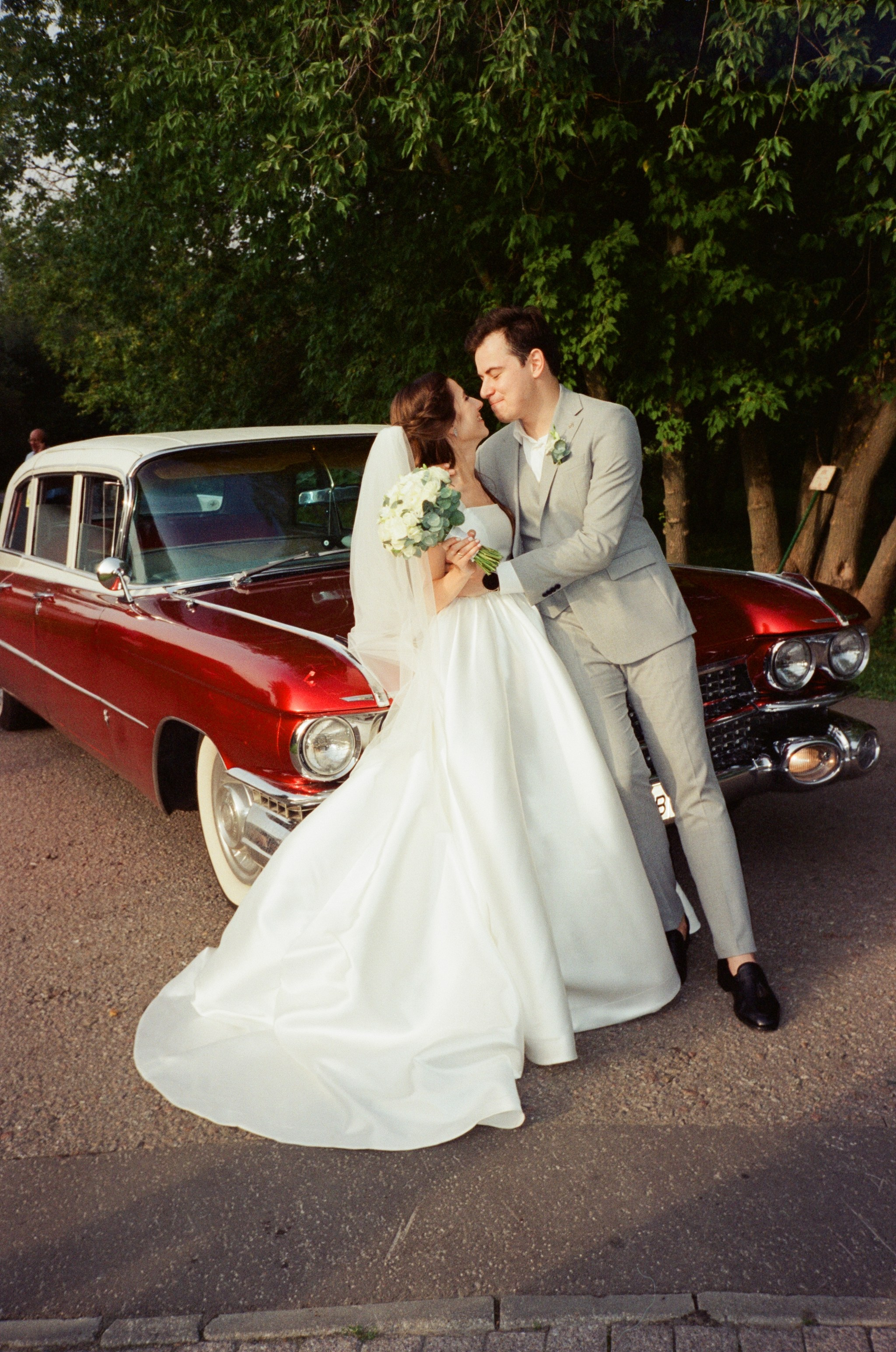 Фотограф на фотосъемку на пленку в Москве. Пленочный фотограф в Москве