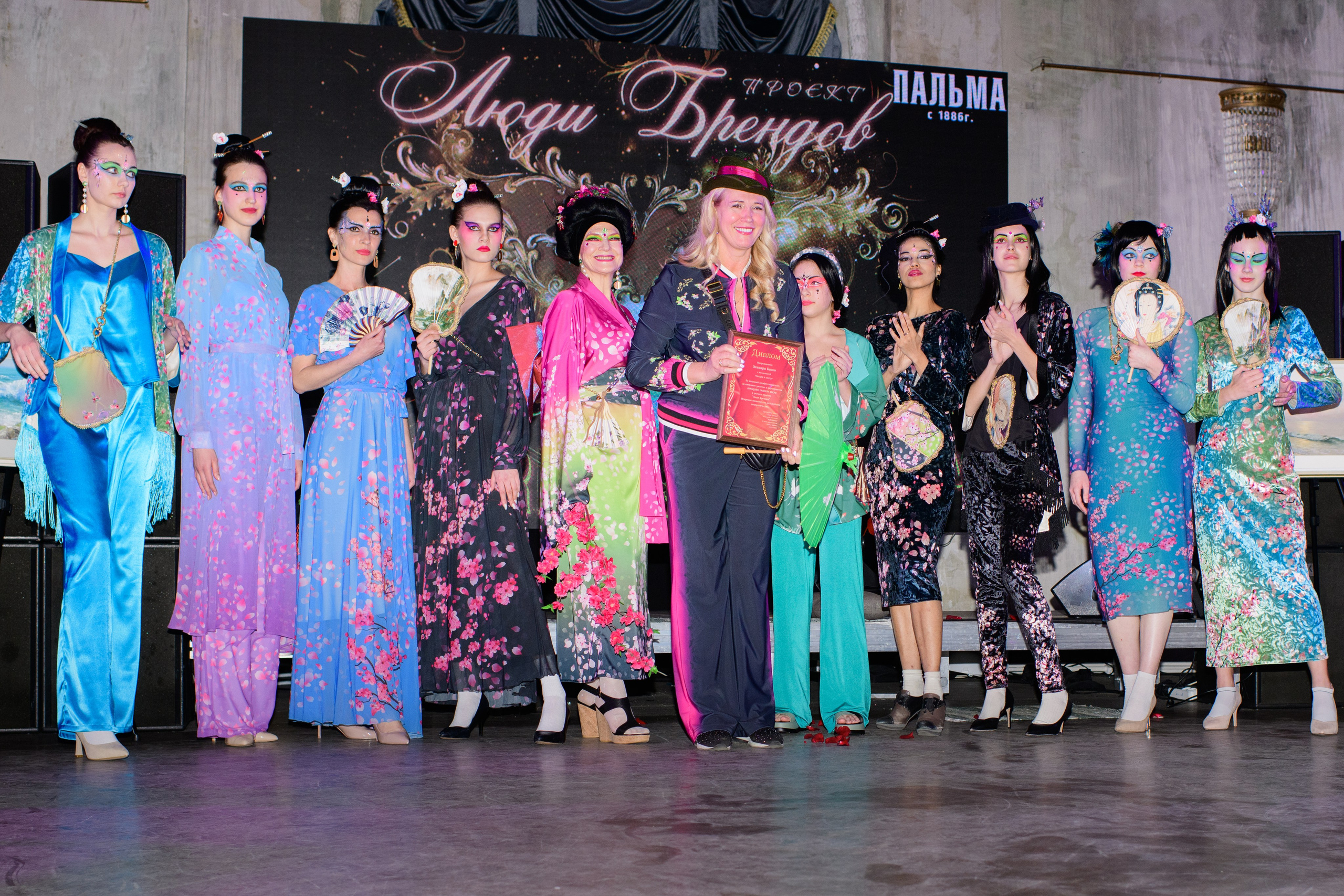 Репортаж модного показа «Люди брендов». Организация и проведение фотосъемок в Санкт-Петербурге. Фотограф Смирягин Илья