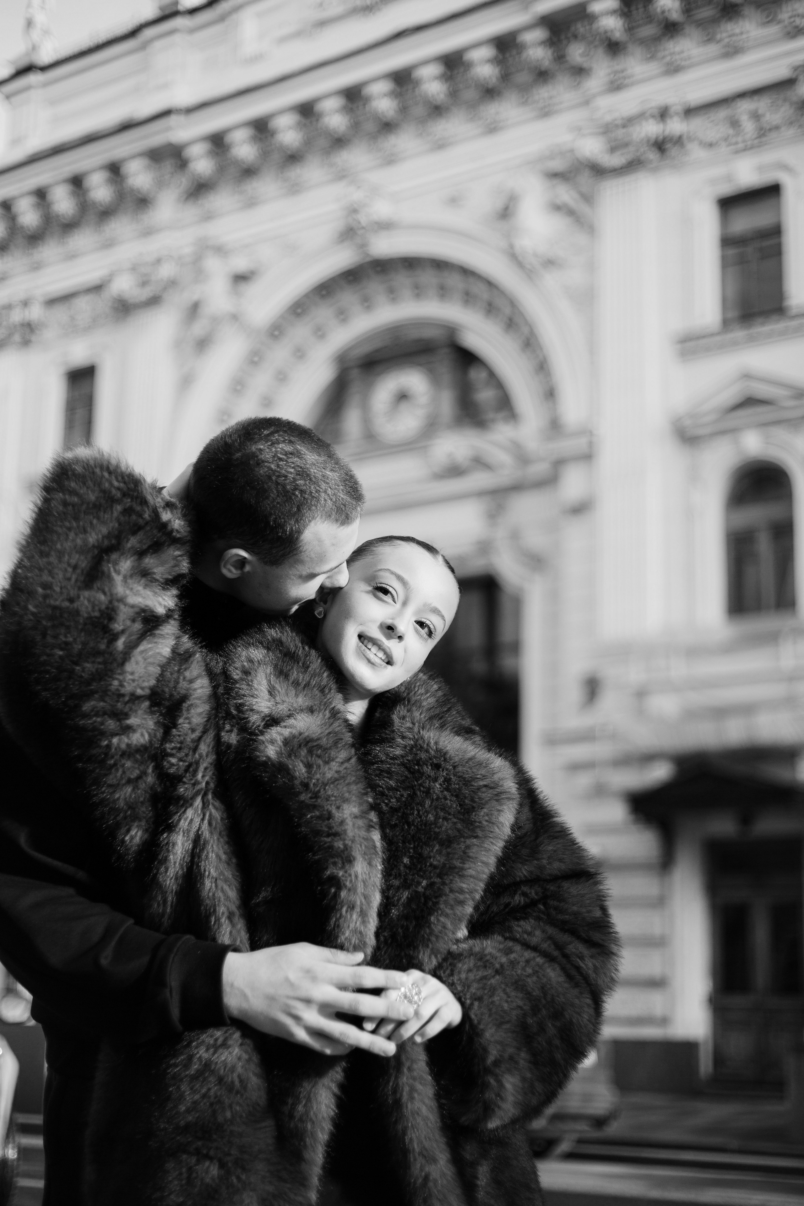 Зимняя прогулка Лавстори рядом с ЦУМ'ом, свадебный фотограф Москва