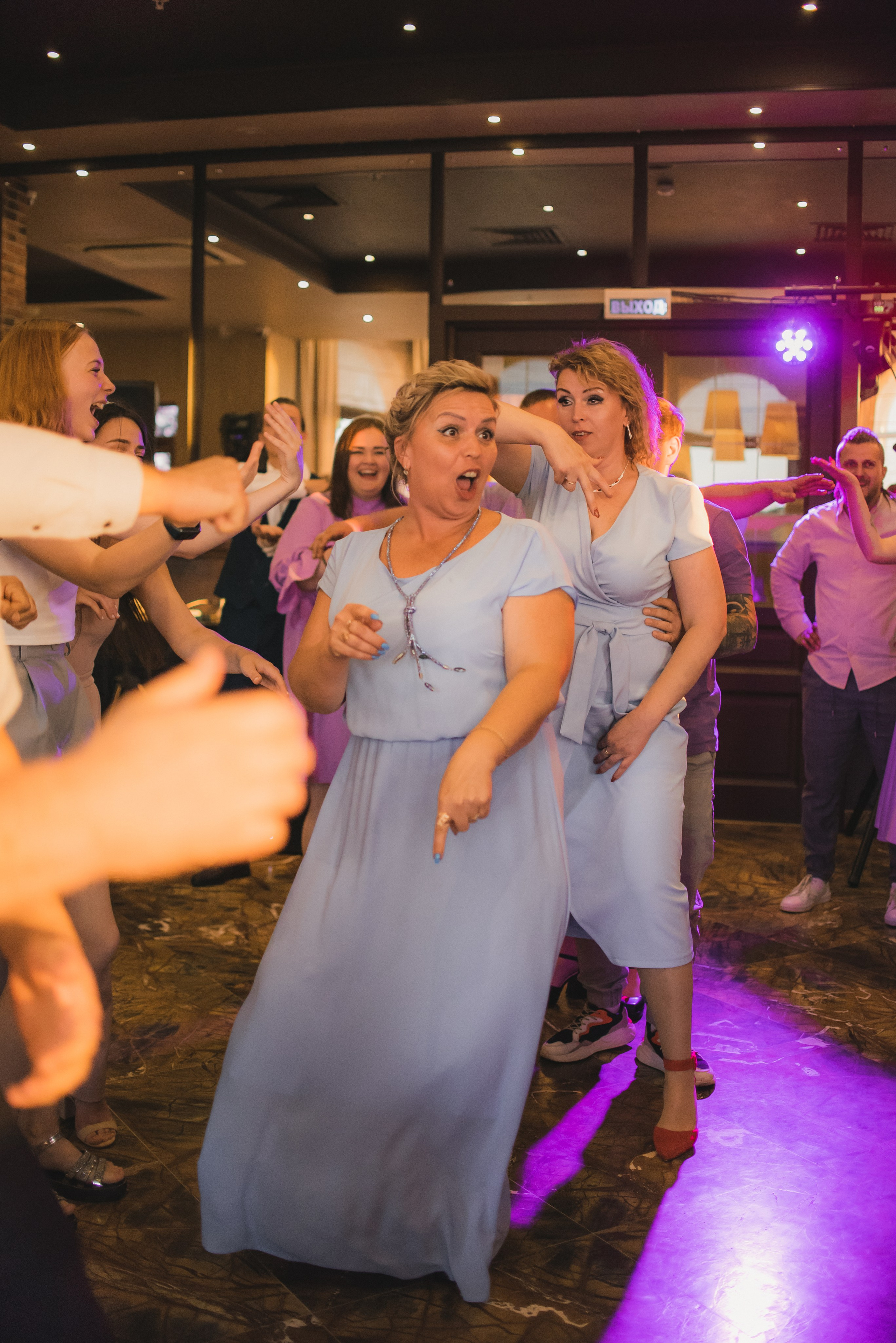 Саксофонист москва ведущий москва живая музыка на свадьбу ведущий. Свадебный ведущий в Москве Саксофон на свадьбу