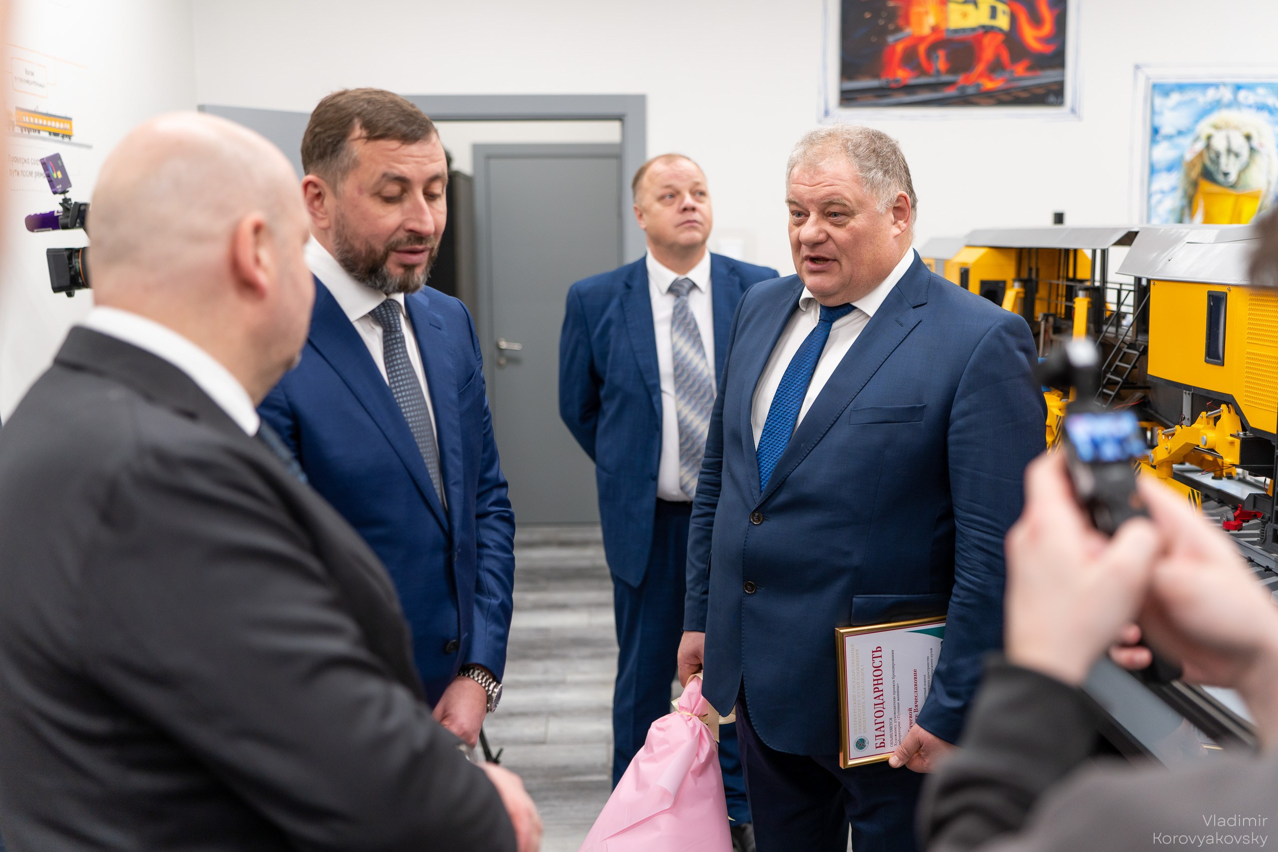 Открытие лабораторий. Фотограф Владимир Коровяковский