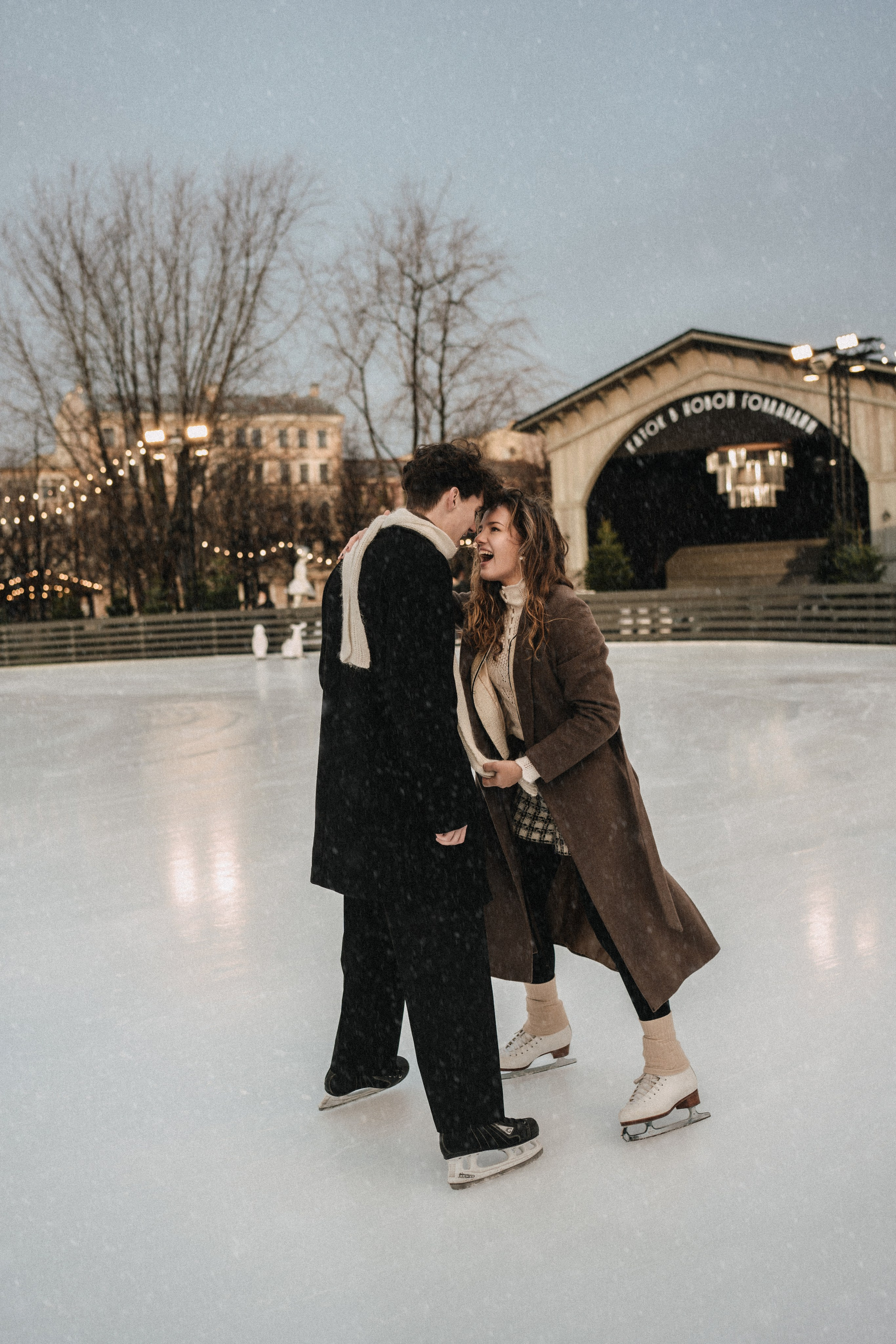 Парная фотосессия на катке. Новая Голландия. Зимняя фотосессия в Санкт-Петербурге. Фотограф в Санкт-Петербурге. Федосова Елизавета 
