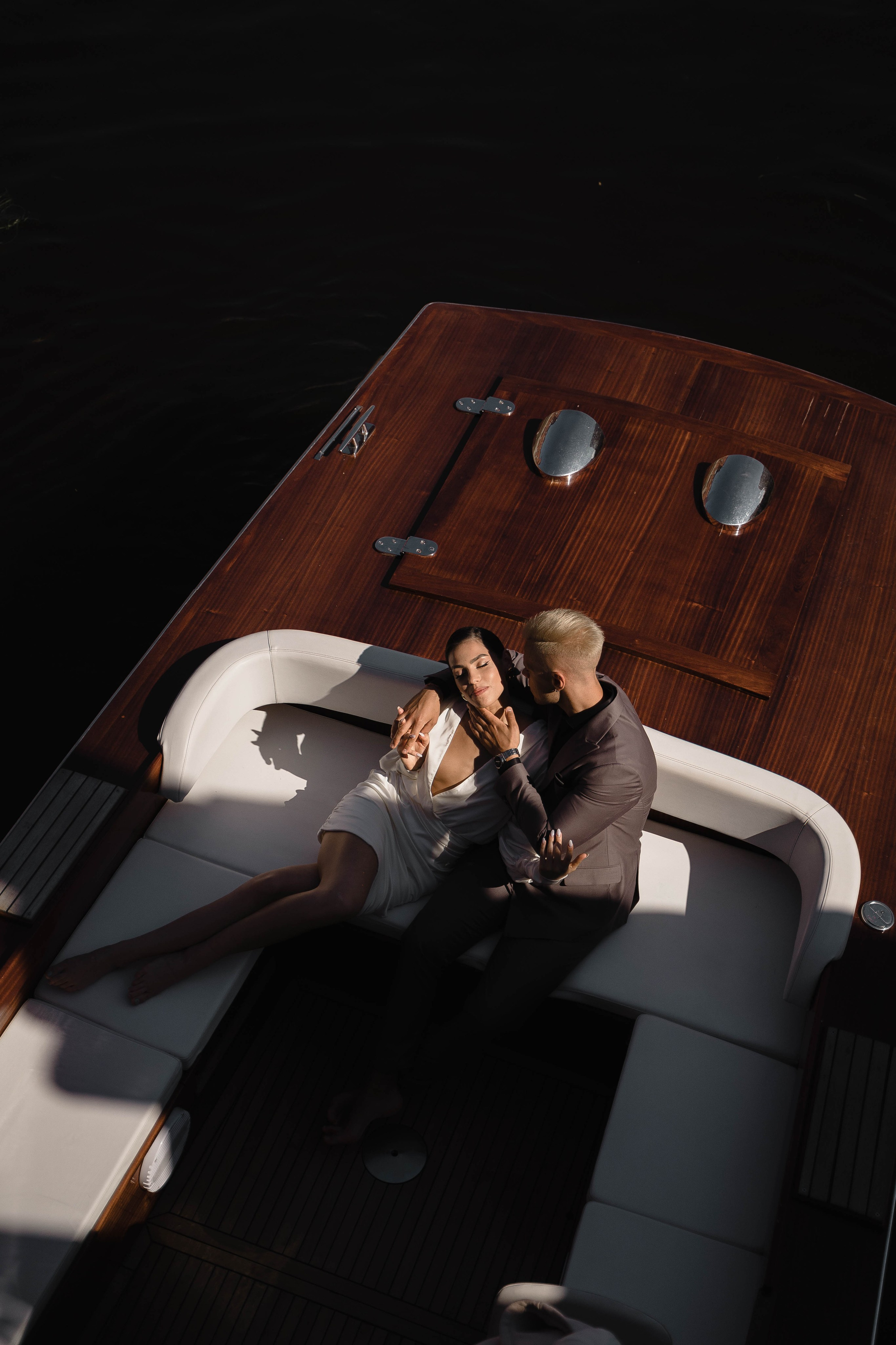 Прогулка на катере. Свадебный фотограф Казань Анастасия Доле