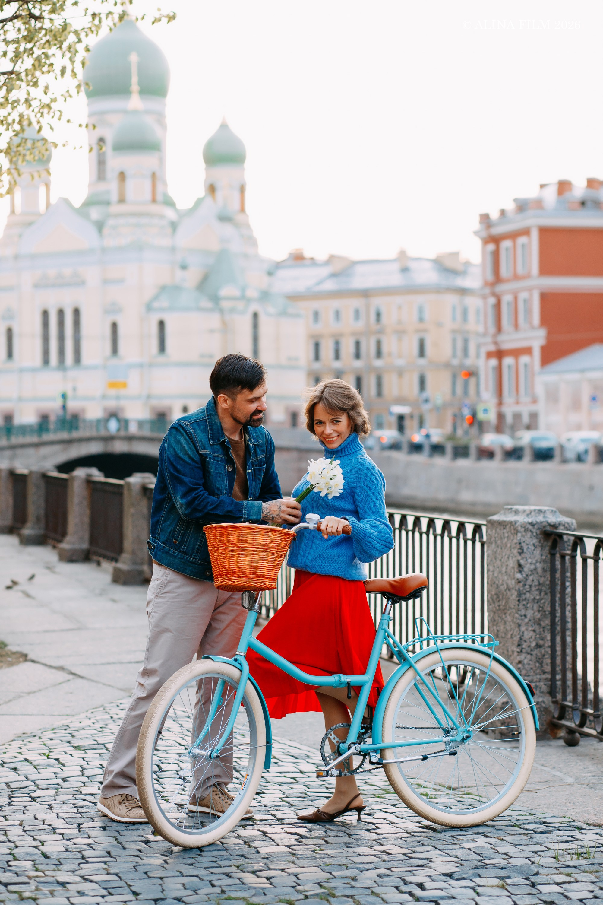 Фотопрогулка с ретро-велосипедом (лаавстори). Фотограф в Санкт-Петербурге Alina Film