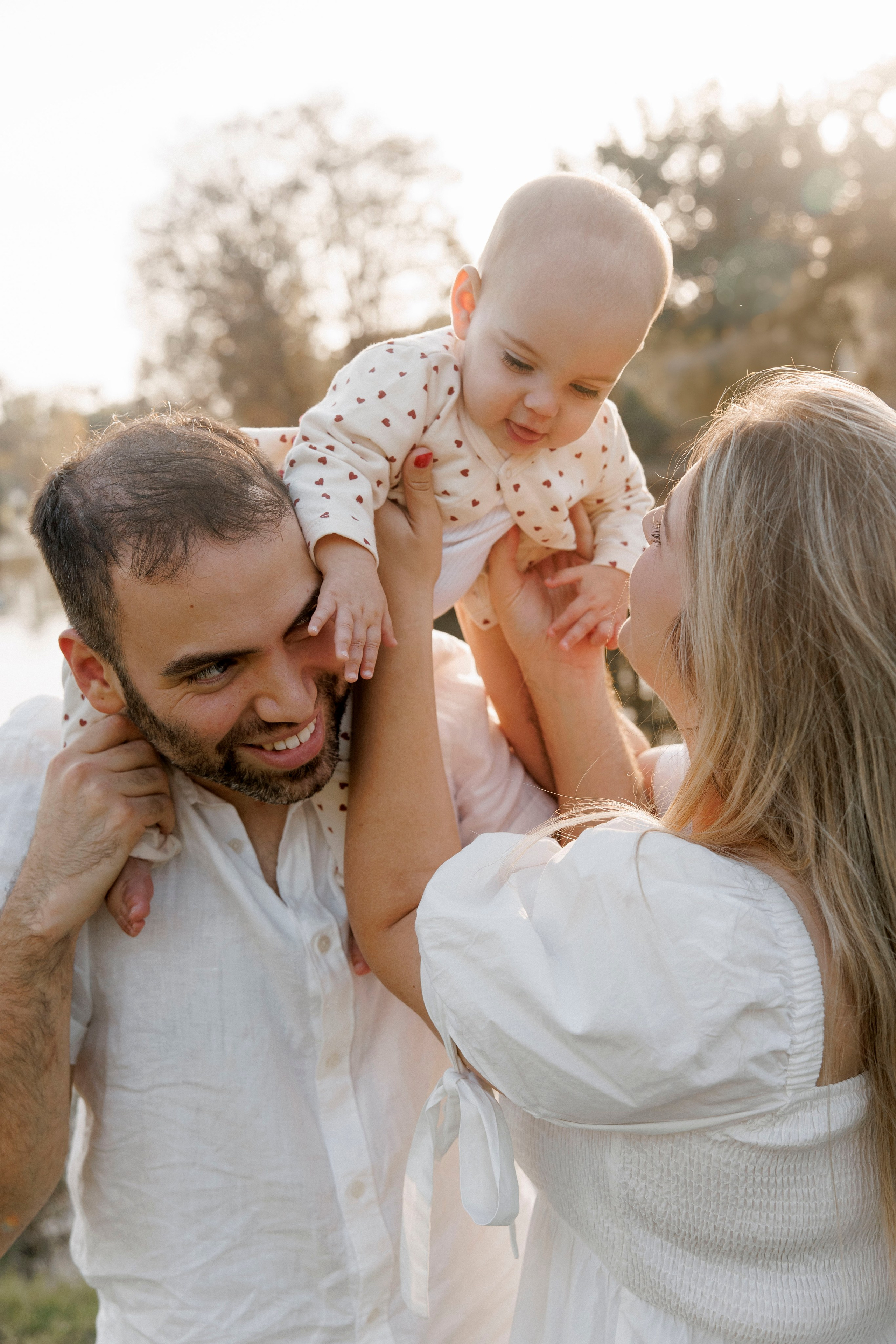 First year photoshoot inside the park (sunset). Wedding and family photographer