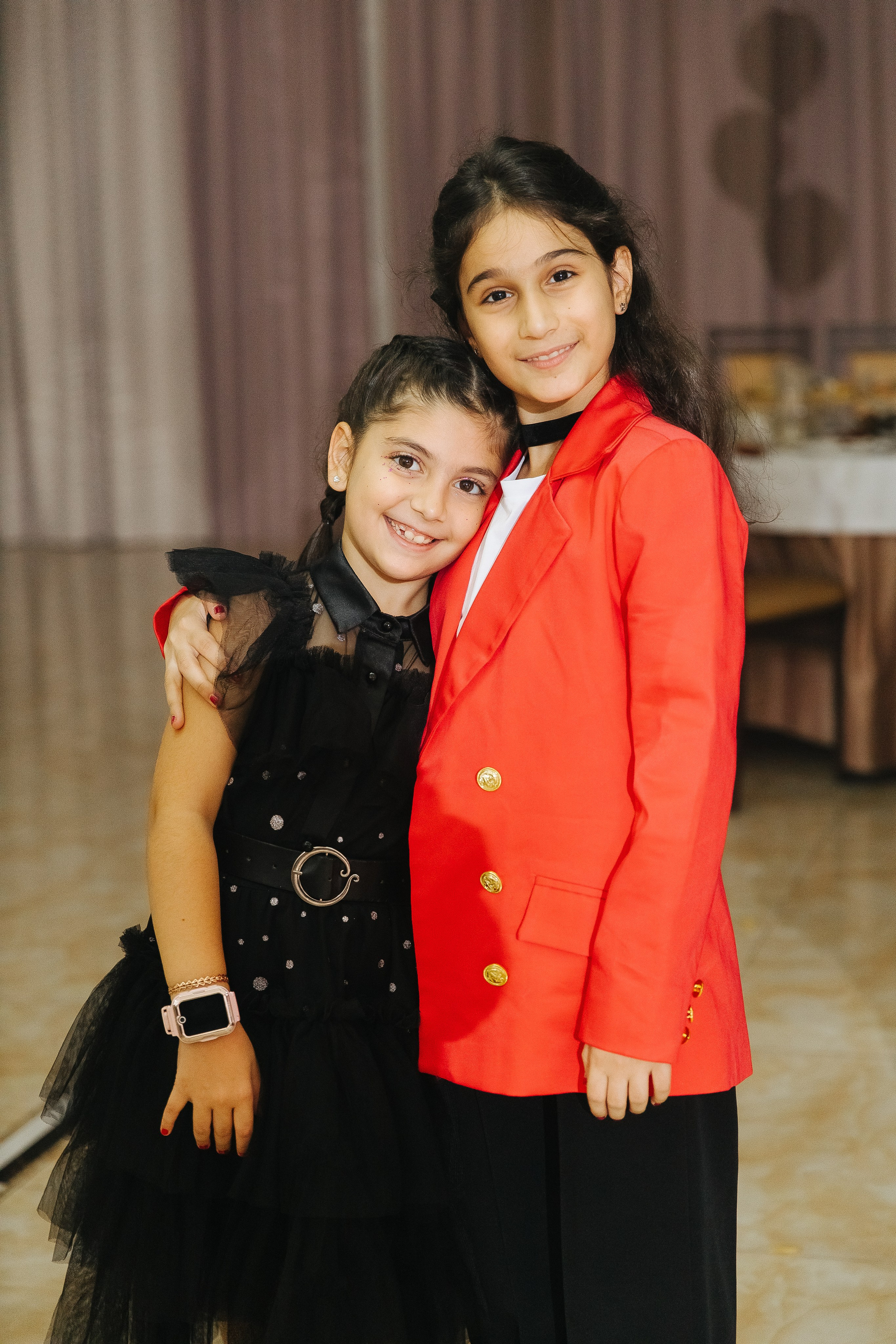 Ани и Назели. 35&5 День рождения, «Янтарь». Фотограф в Красноярске Надежда Воскресенская