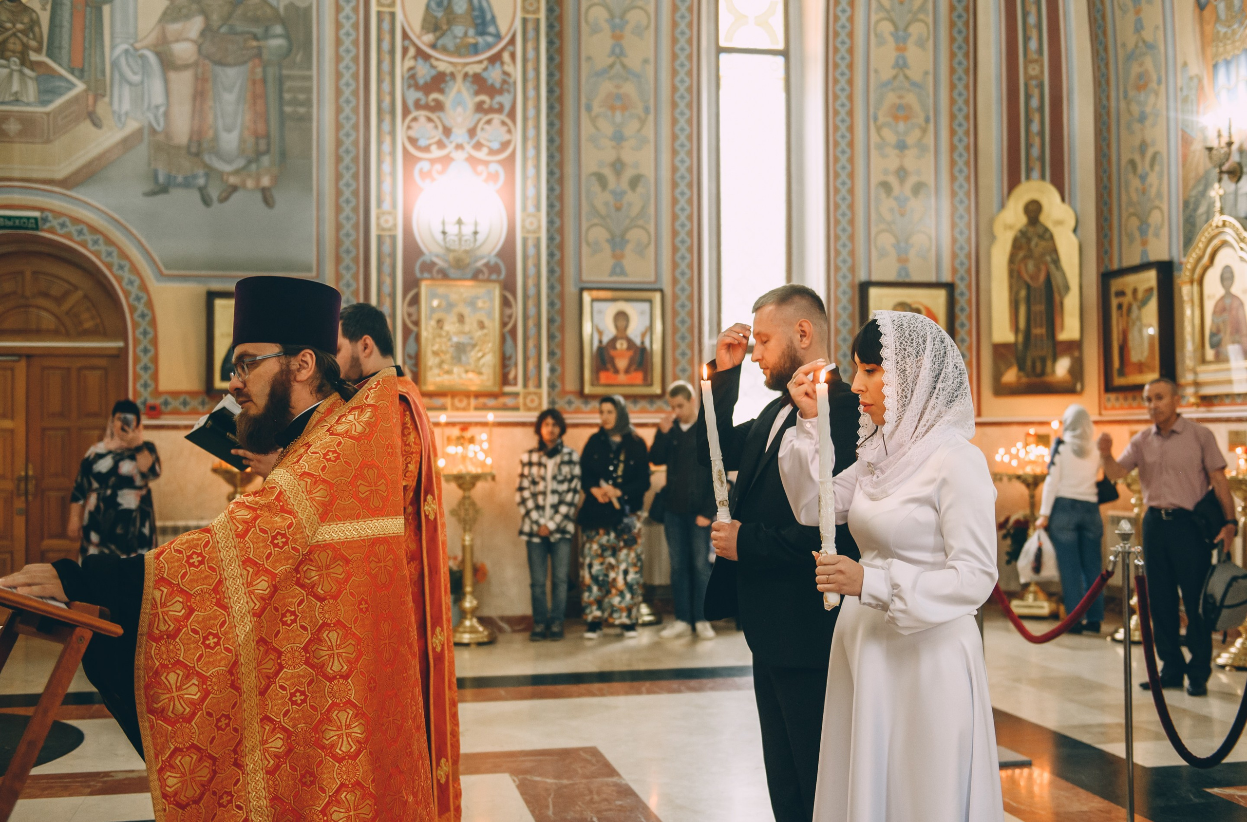 Венчание в соборе Владимира Равноапостольного. Свадебный и семейный фотограф София Невская