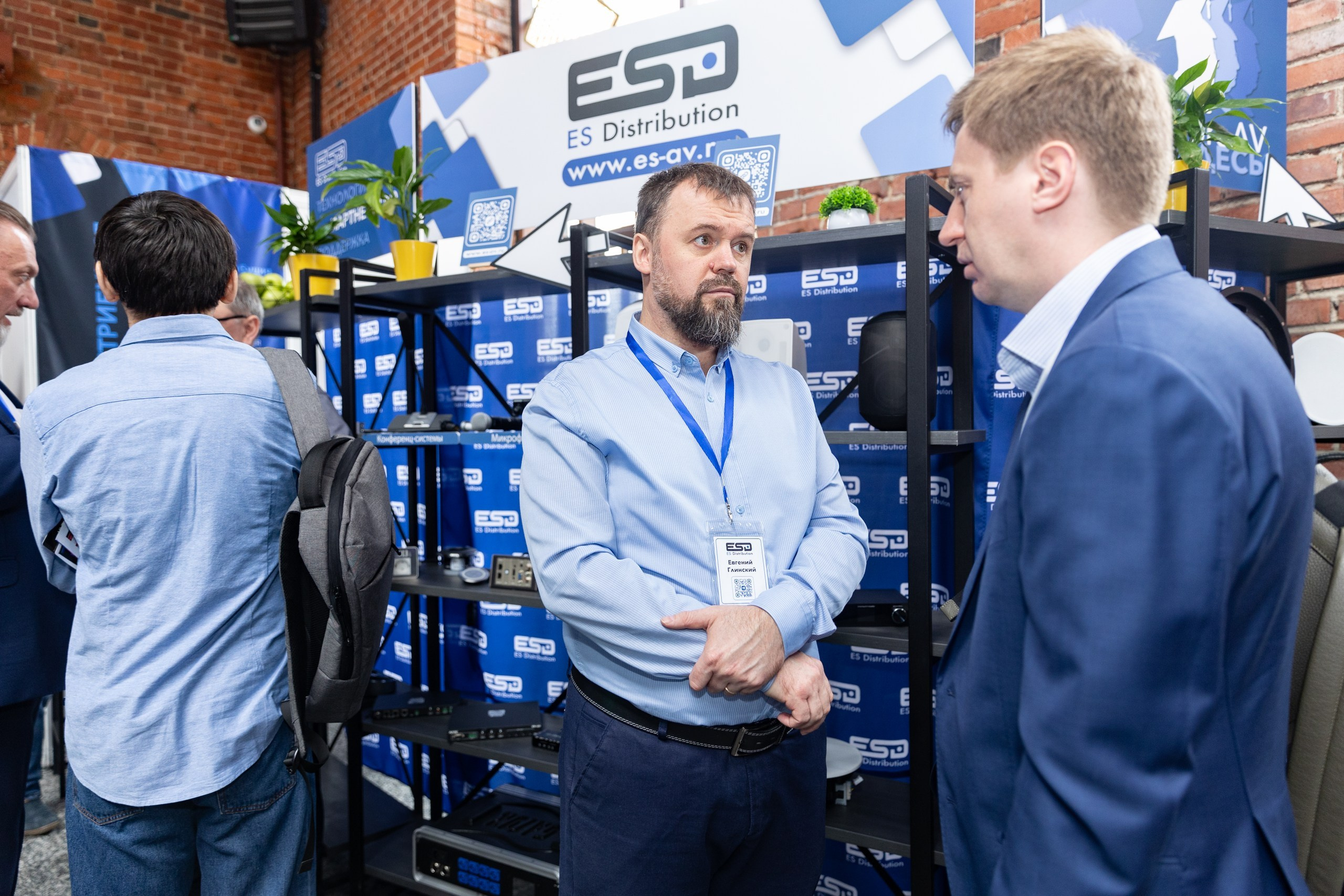 Hi-Tech Building 2025. Свадебный и семейный фотограф