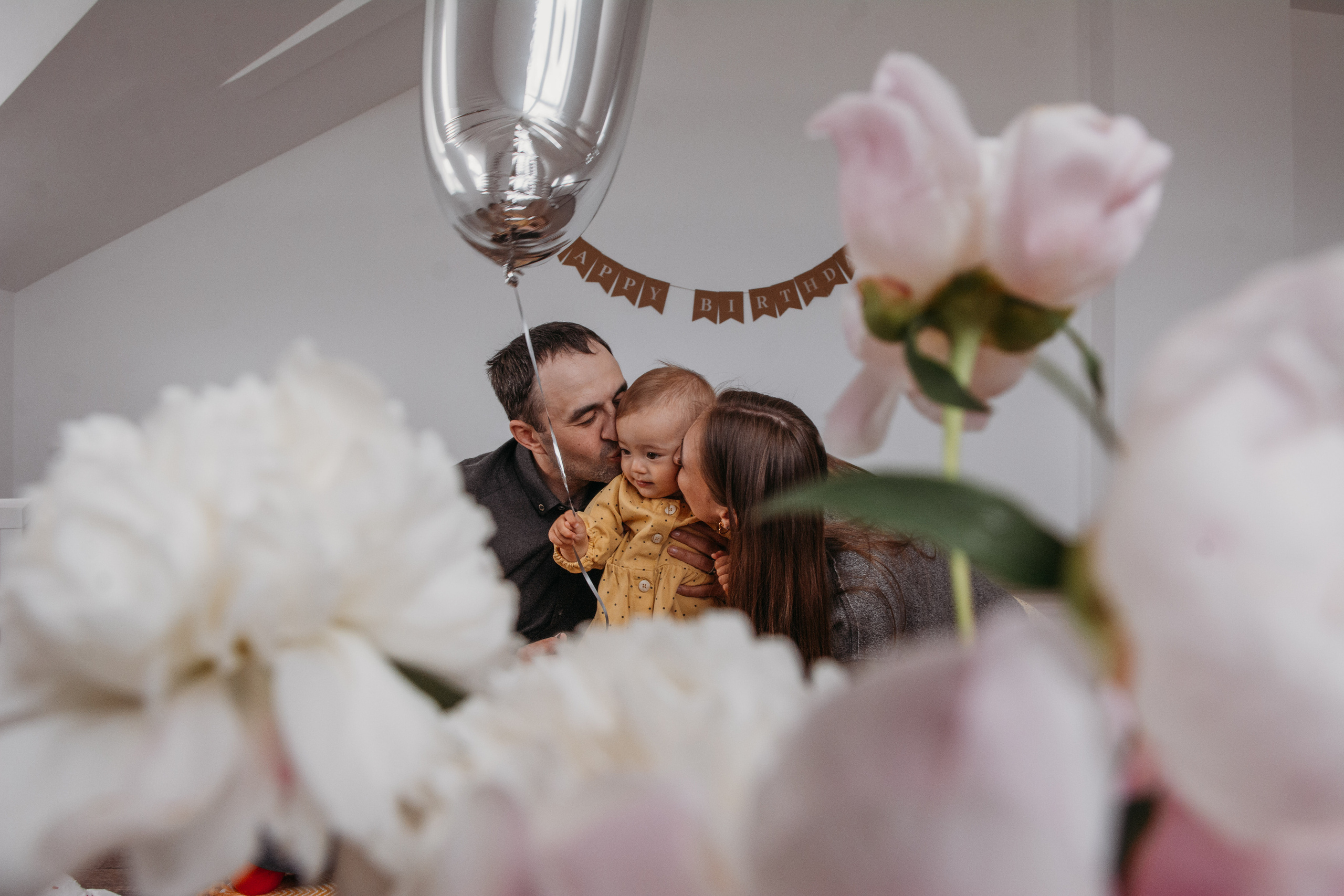 Доченька, тебе уже годик 🧡. Семейный фотограф в Екатеринбурге Всеволод и Марина Пономаревы