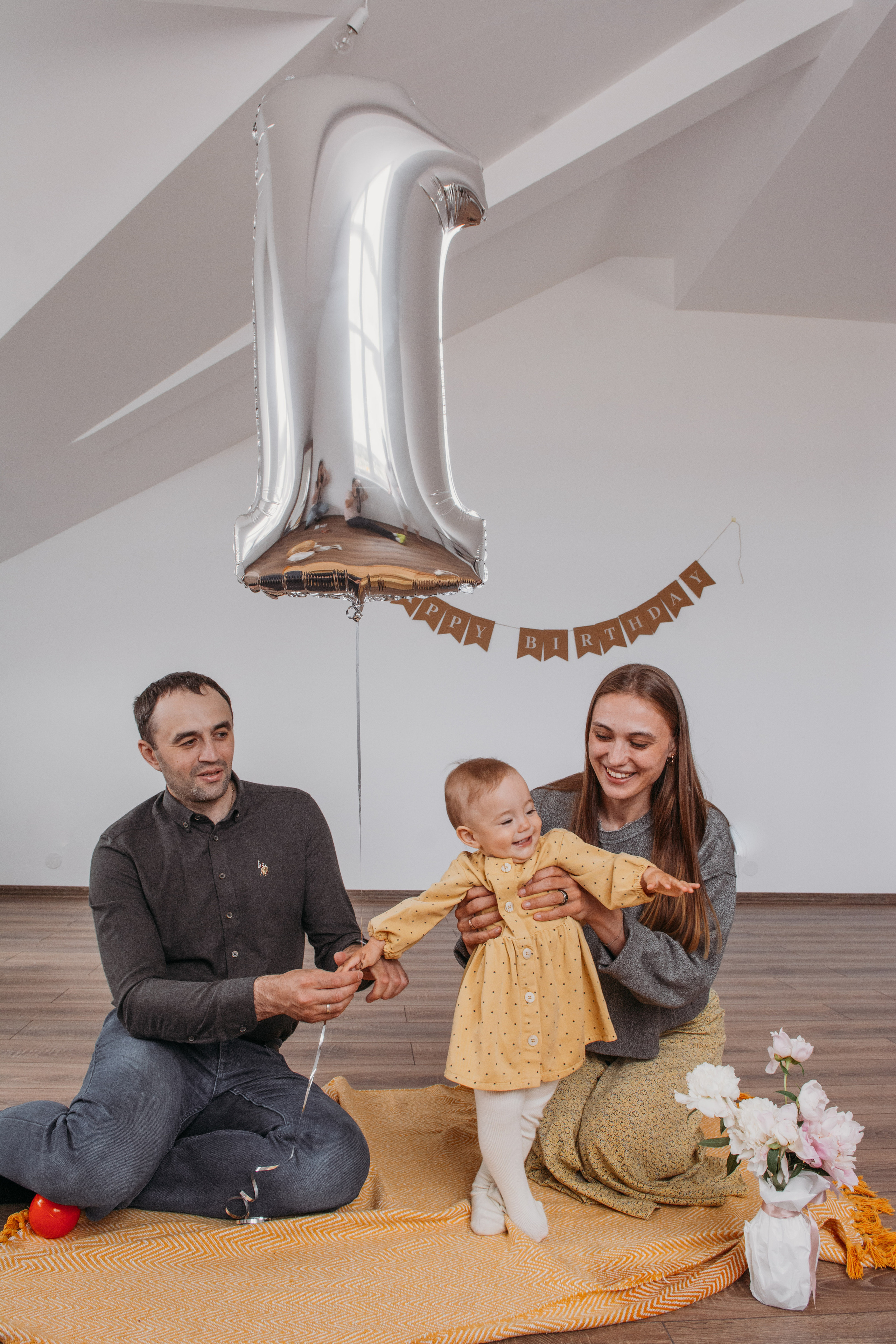 Доченька, тебе уже годик 🧡. Семейный фотограф в Екатеринбурге Всеволод и Марина Пономаревы