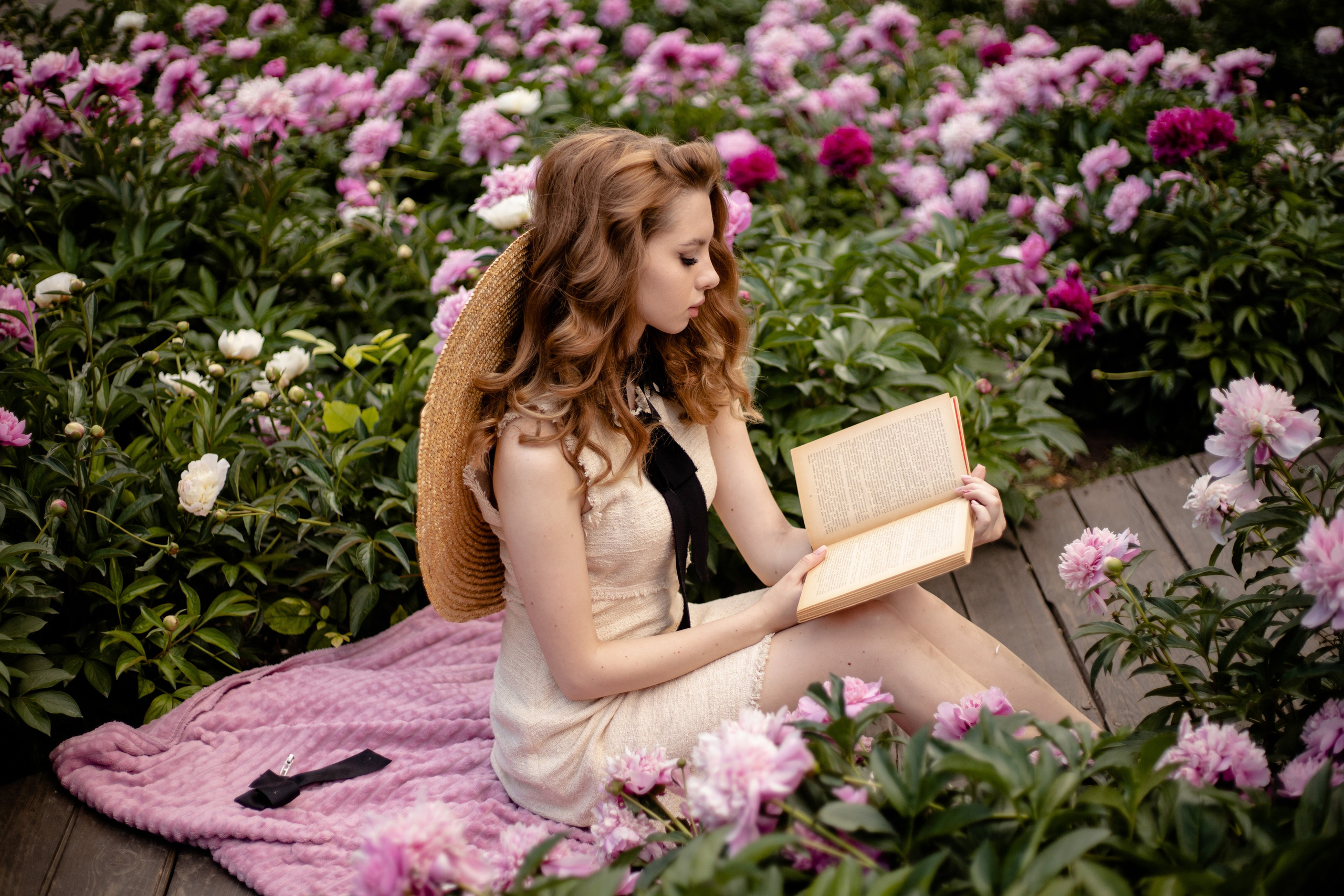 Ирина с цветущих пионах🌸. Семейный фотограф в Саратове Элоиза Ляпина