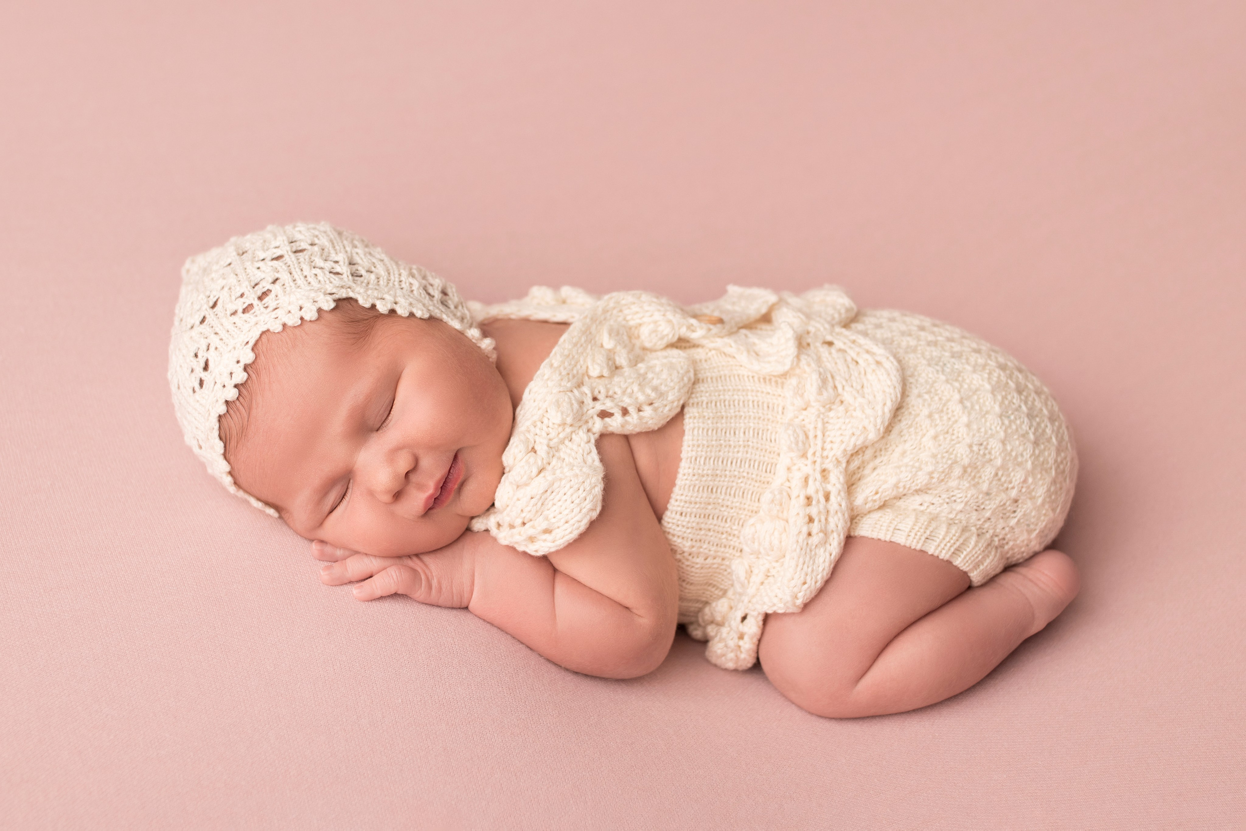 Красивые фотографии малышей у Вас дома. Фотограф новорождённых в Санкт-Петербурге Лилия Яковлева