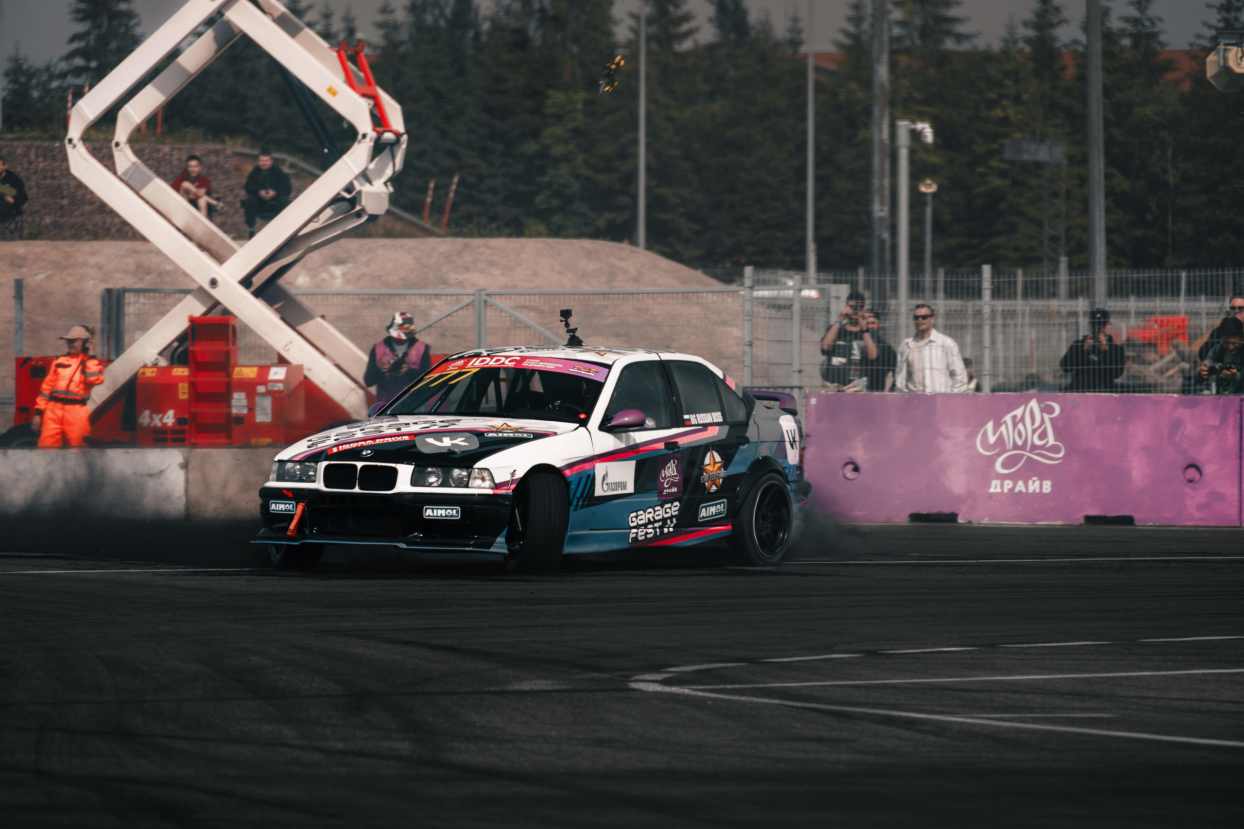 IDDC Этап 2: Бетонный Колизей и блогеры в деле