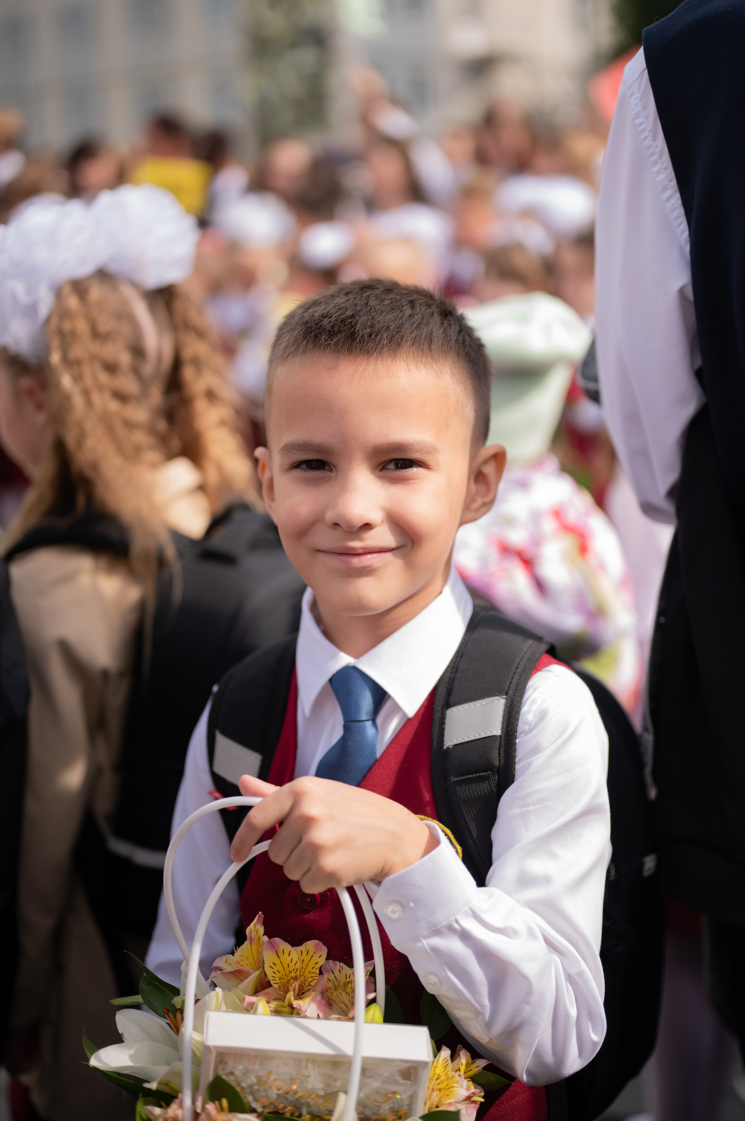 1 сентября 16 гимназия 2 класс (линейка + в классе+ на улице). Фотограф новорожденных, семейный детский в Тюмени Татьяна Морозова