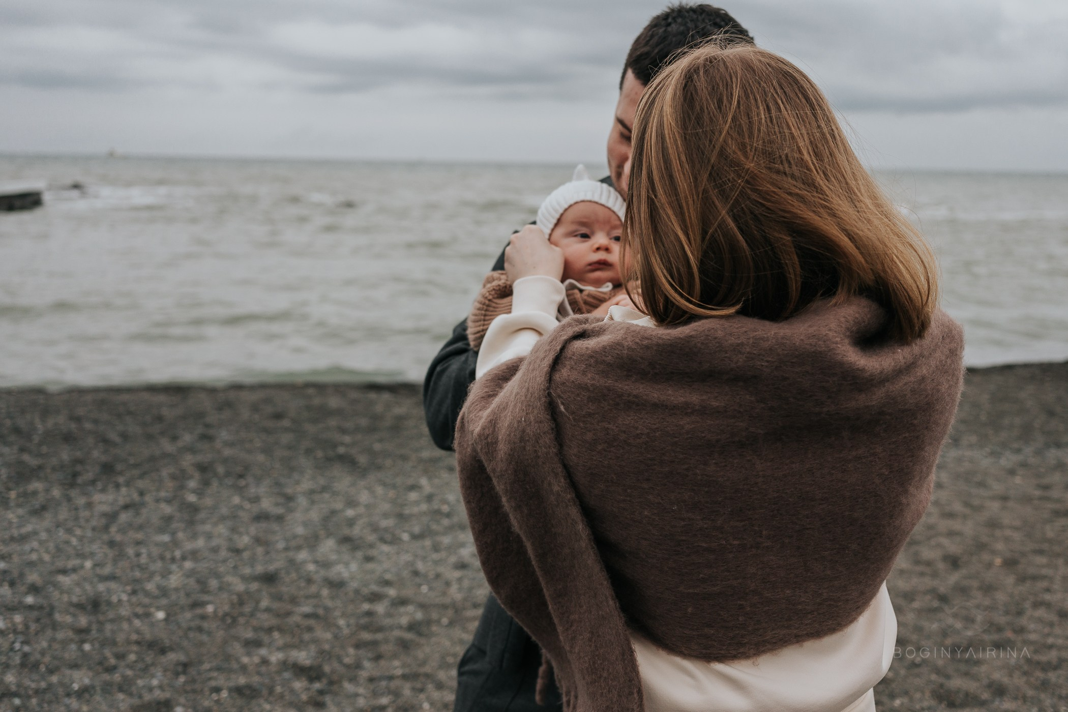 Семейная фотосессия прогулка на море. Фотограф на роды Москва. Фотограф новорожденных Москва