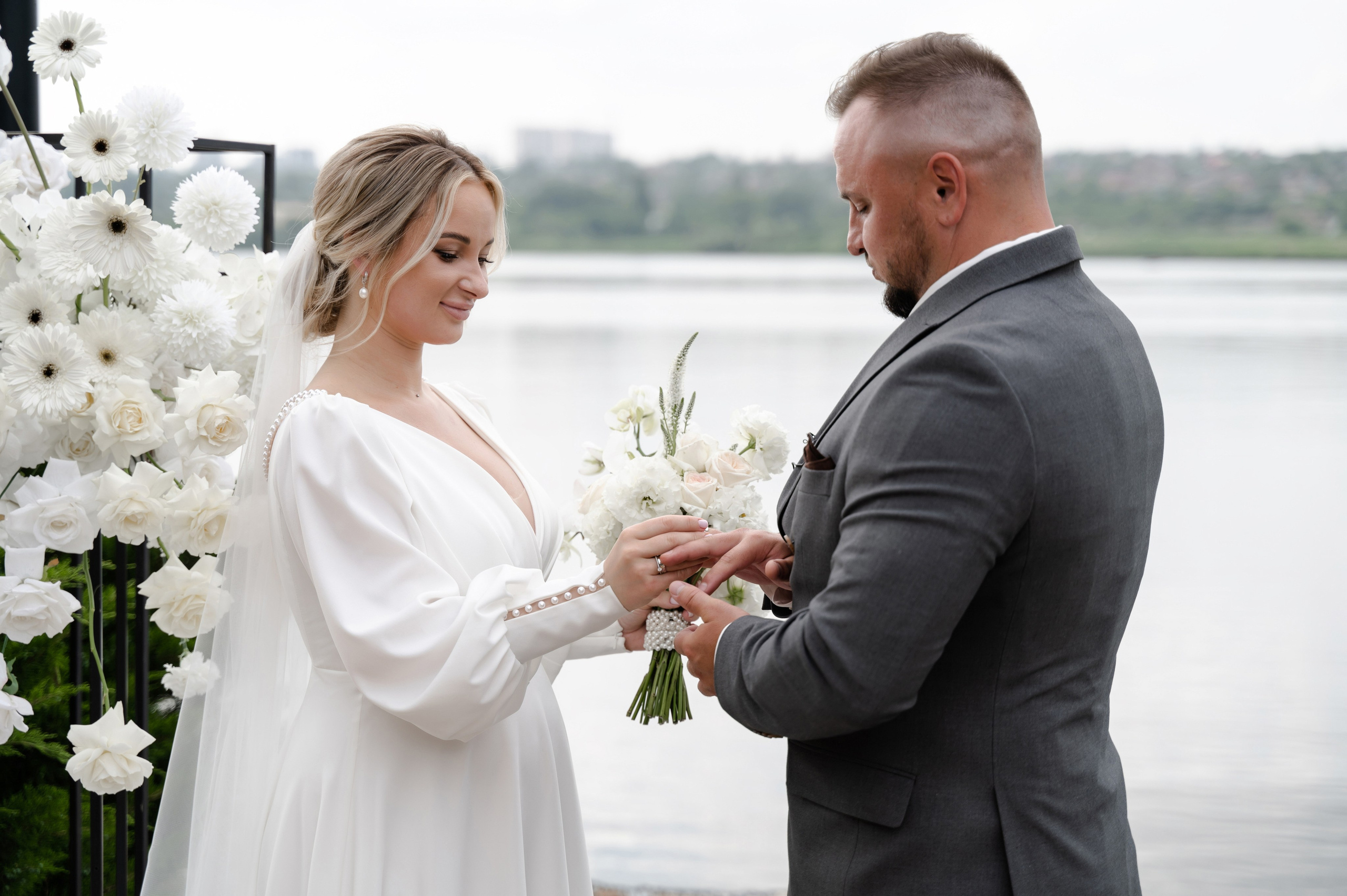 Свадебная фотосессия в отеле Hayat Regency Rostov. Свадебный фотограф в Ростове Максимов Максим