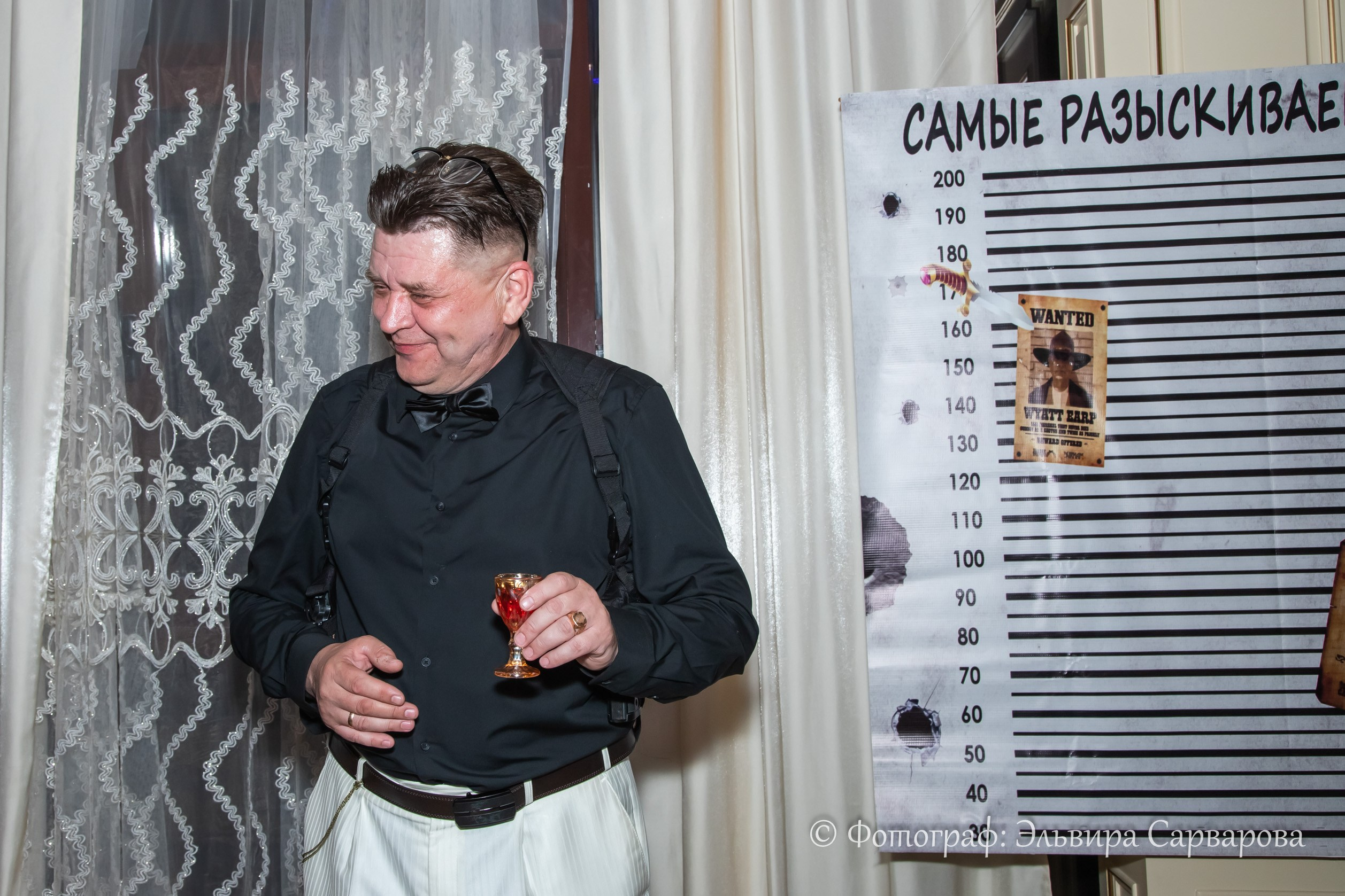 Гангстерская вечеринка в стиле 1920-х. Репортажный Фотограф