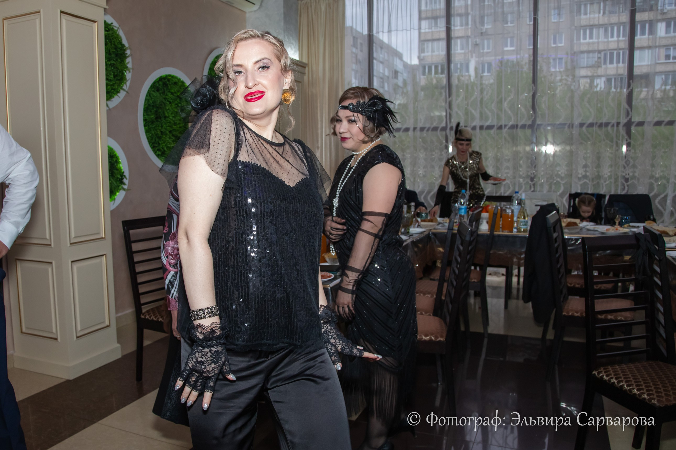 Гангстерская вечеринка в стиле 1920-х. Репортажный Фотограф