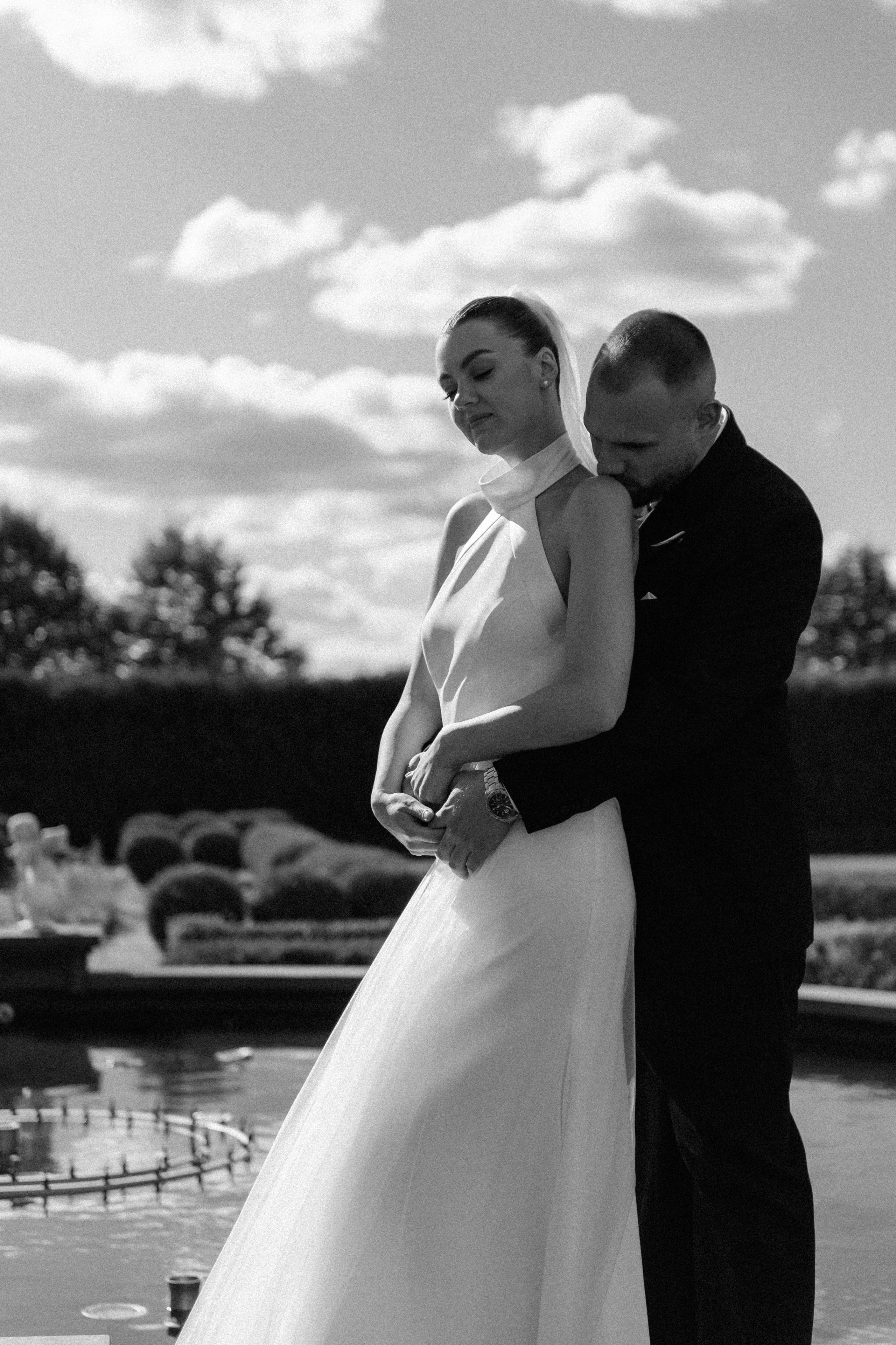 Wedding day in VERSAL PARK. Wedding PHOTOGRAPHER Andrew Vnukov
