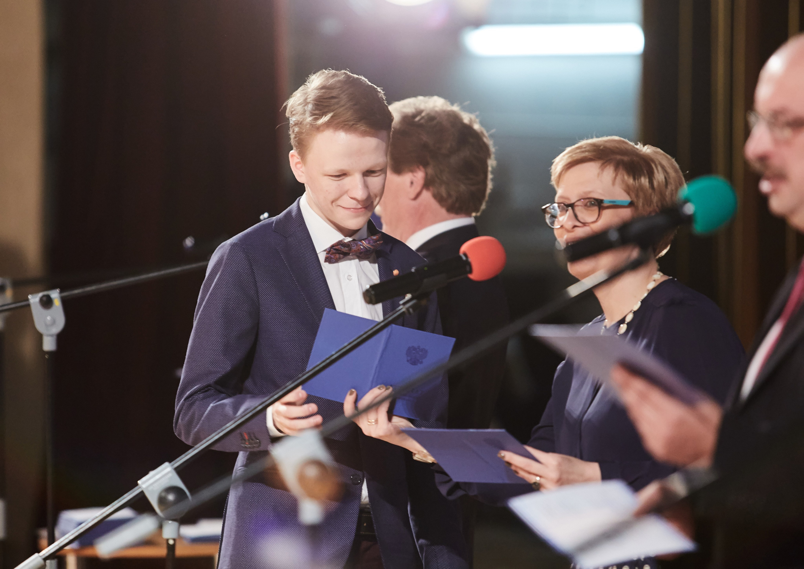 Фотосъёмка вручения школьных аттестатов в Санкт-Петербурге. Фотограф на праздник, корпоратив, День Рождения и Юбилей в г. Санкт-Петербурге Алексей Анкушев