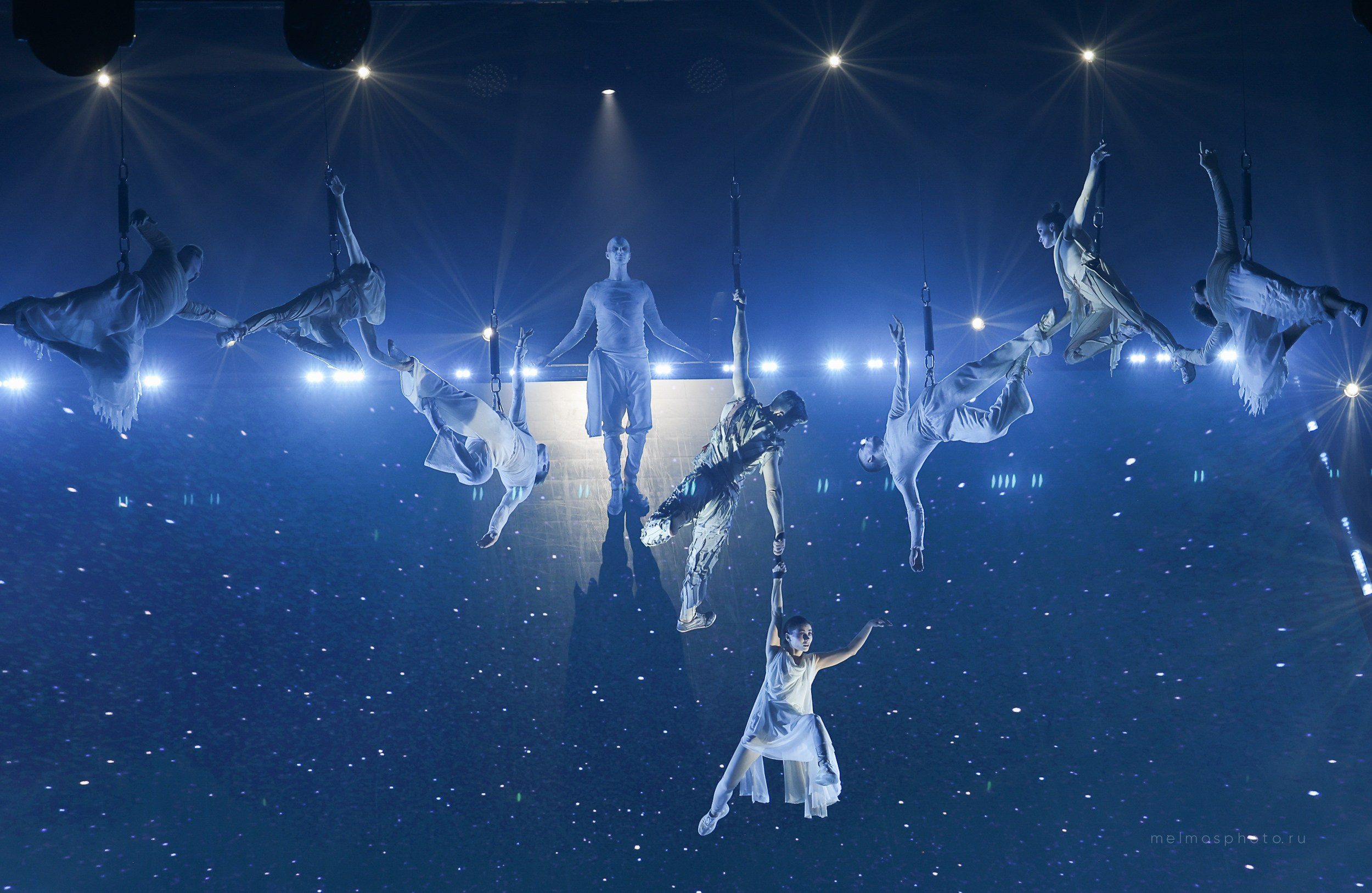 АНТИГРАВИТАЦИЯ. Репортажный, архитектурный, театральный и файн-арт фотограф Лена Мельникова в Москве